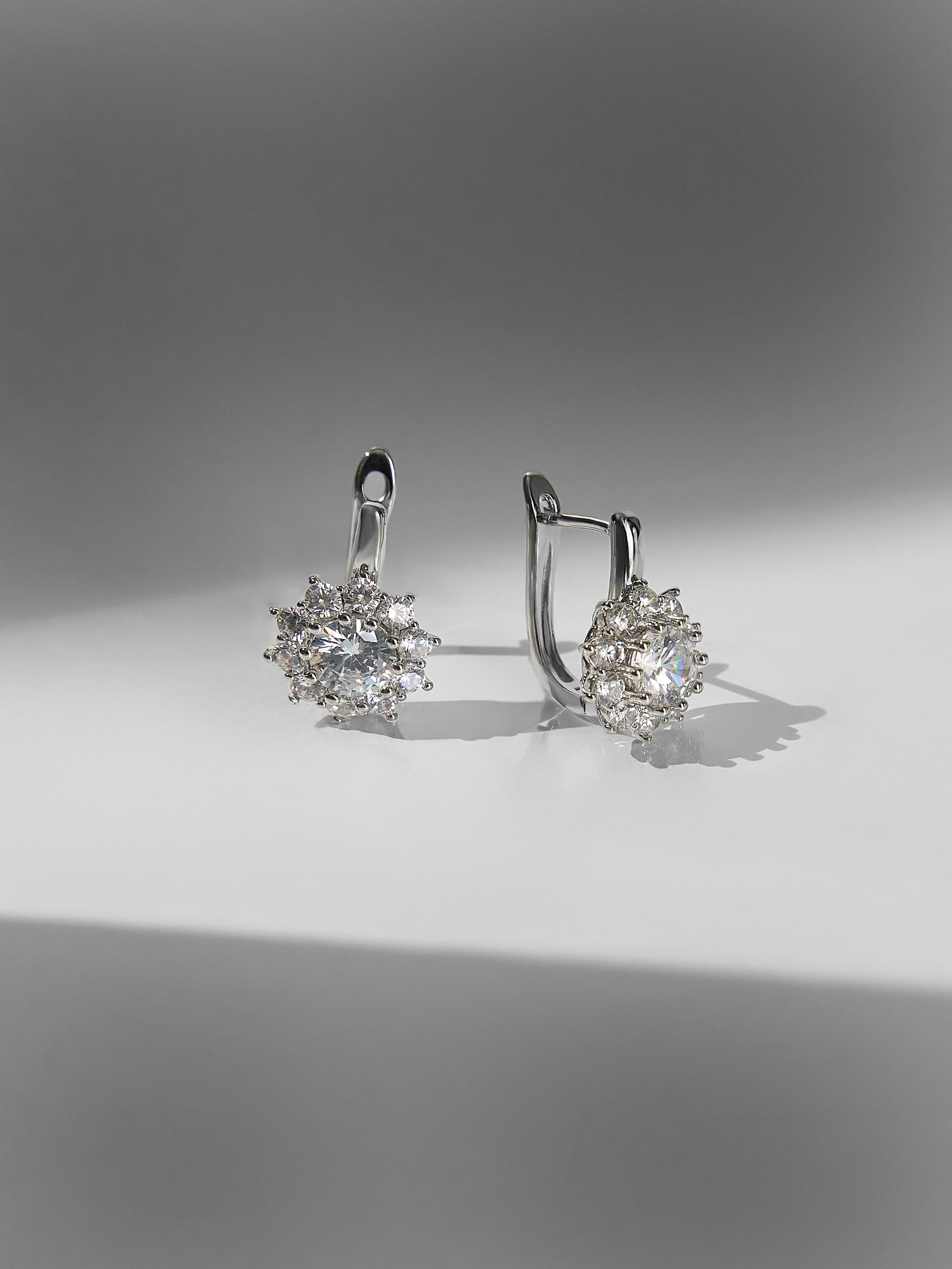 Имиджевая фотосъемка — серьги с кристаллами Swarowski без реквизита