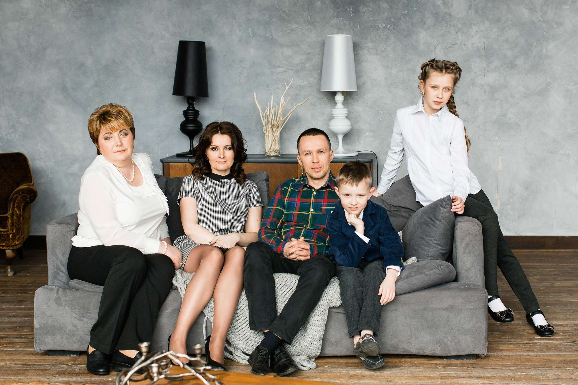 Фотосессия большой семьи в студии