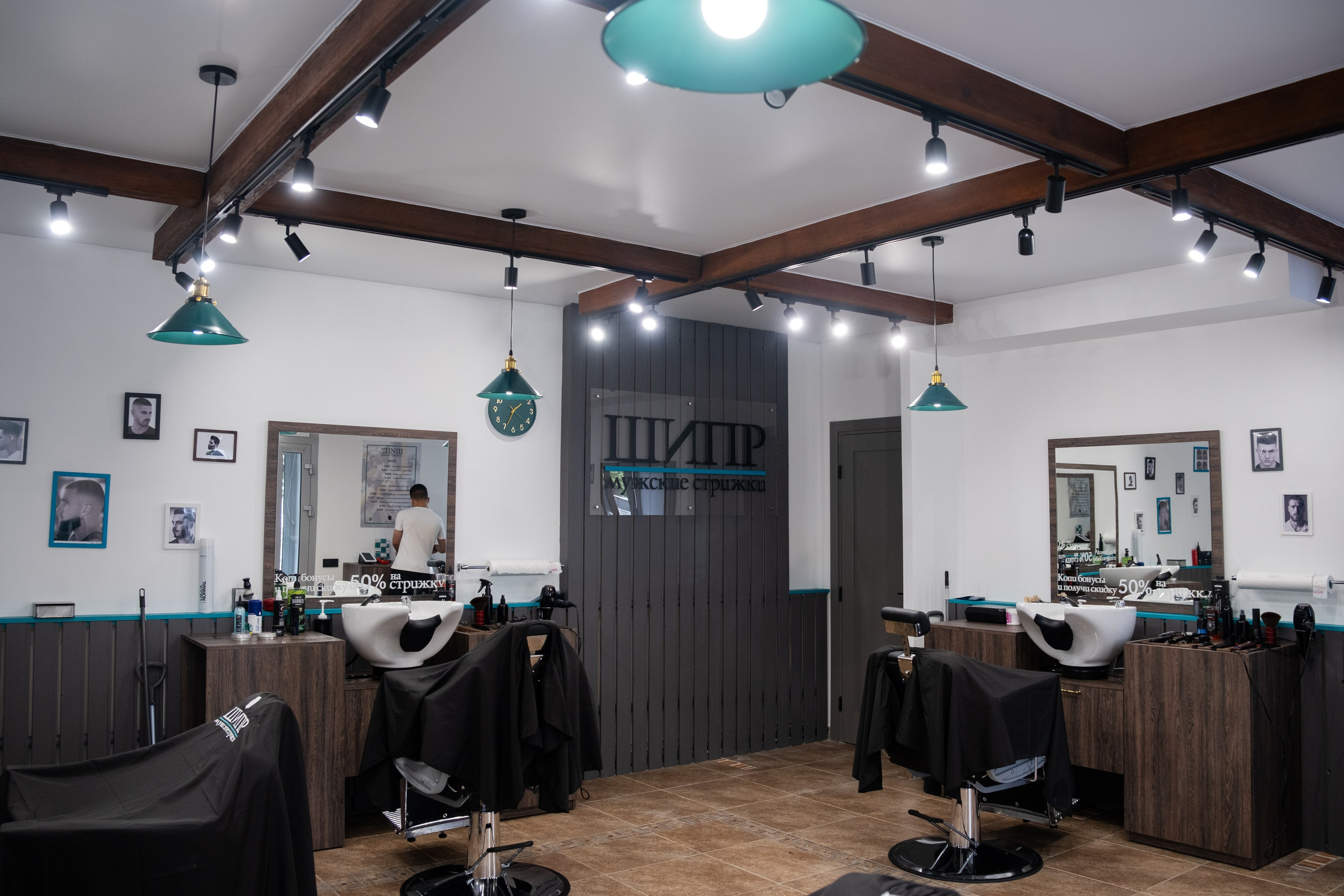 Съемка для барбершопа. Фотограф на камеру и мобильная съемка в Казани Лидия