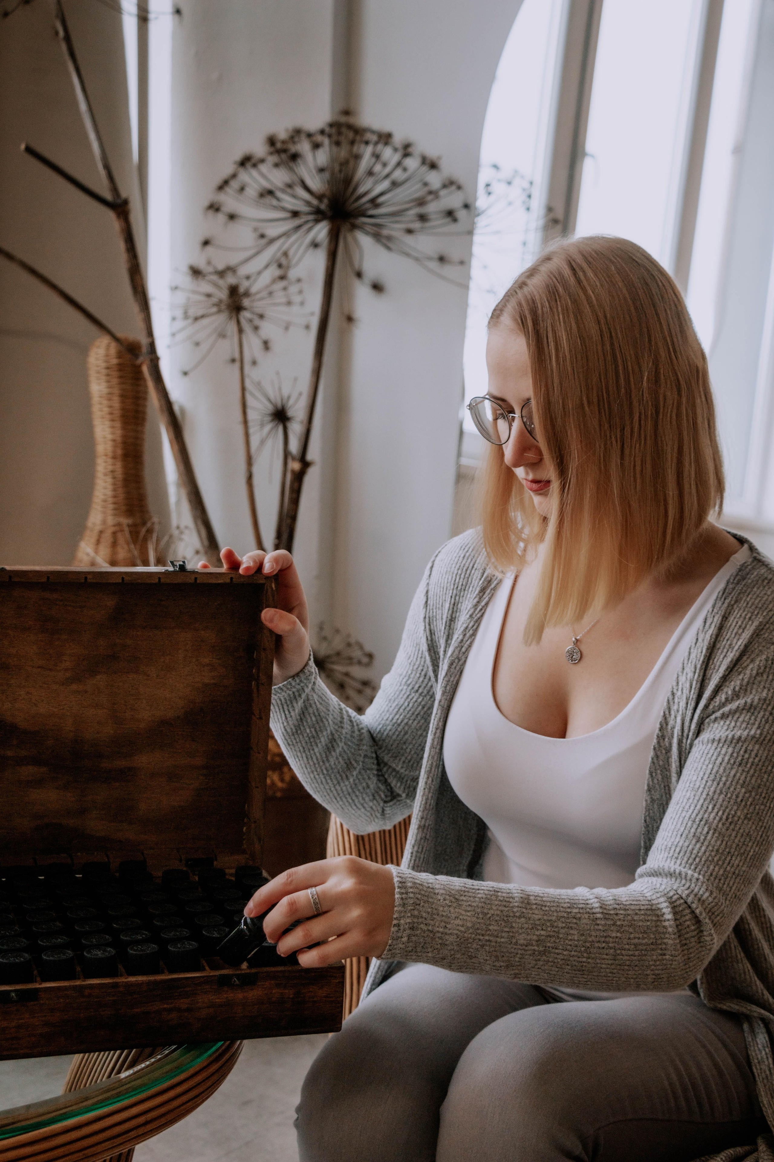 Алиса — Ароматерапевт. Бережно сохраняю ваши чувства и истории на своих фотографиях