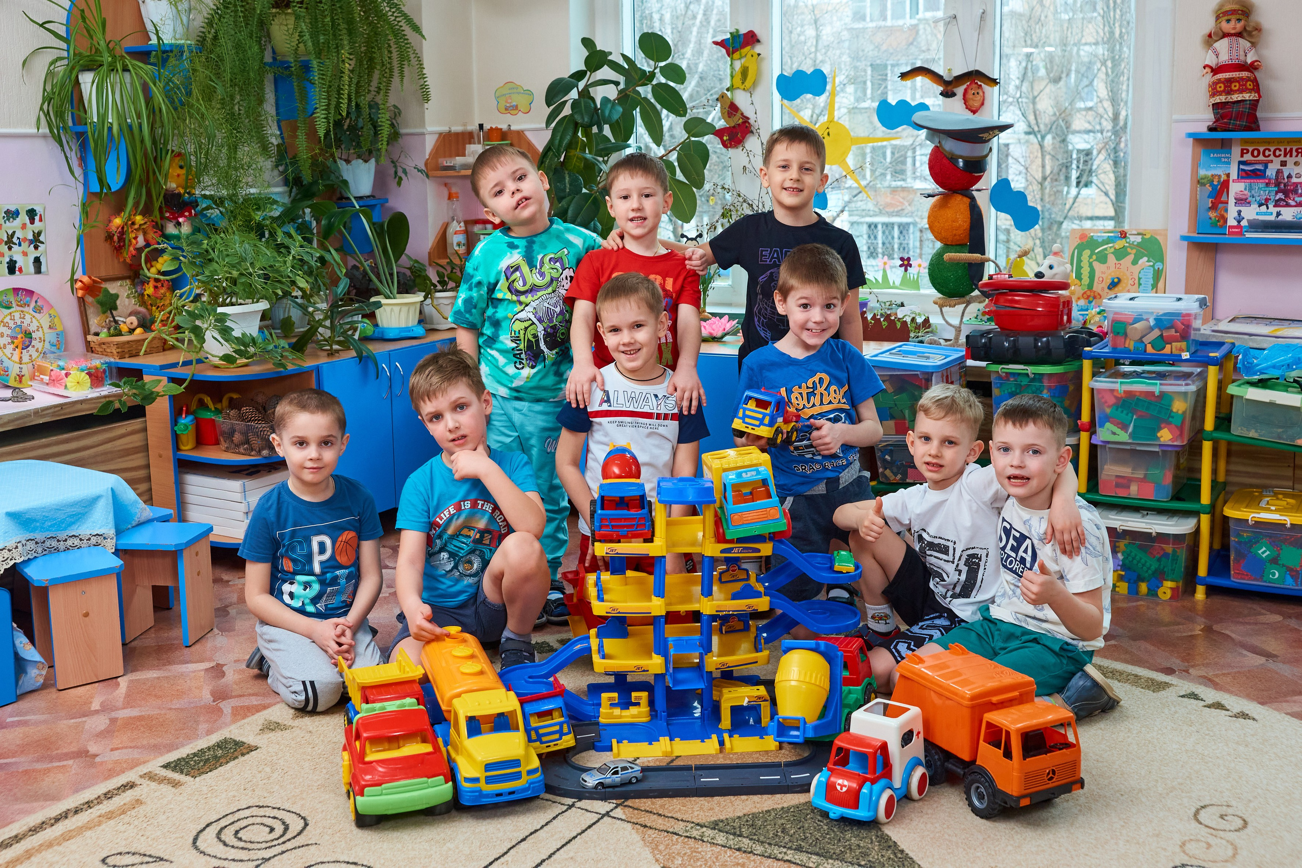 Игры и занятия в группе. Childrenfoto.ru