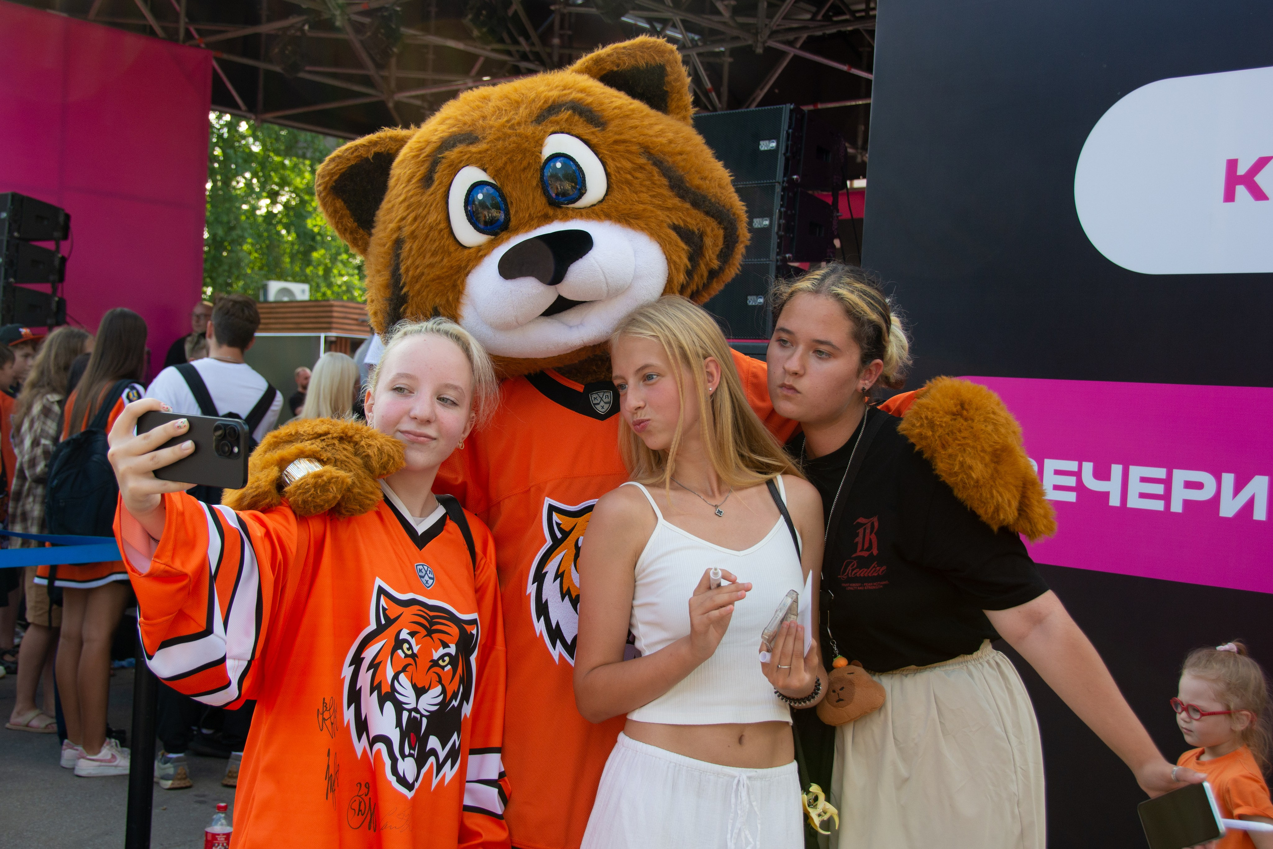 Автограф сессия ХК «Амур». Семейный и репортажный фотограф в Хабаровске Татьяна Болычева