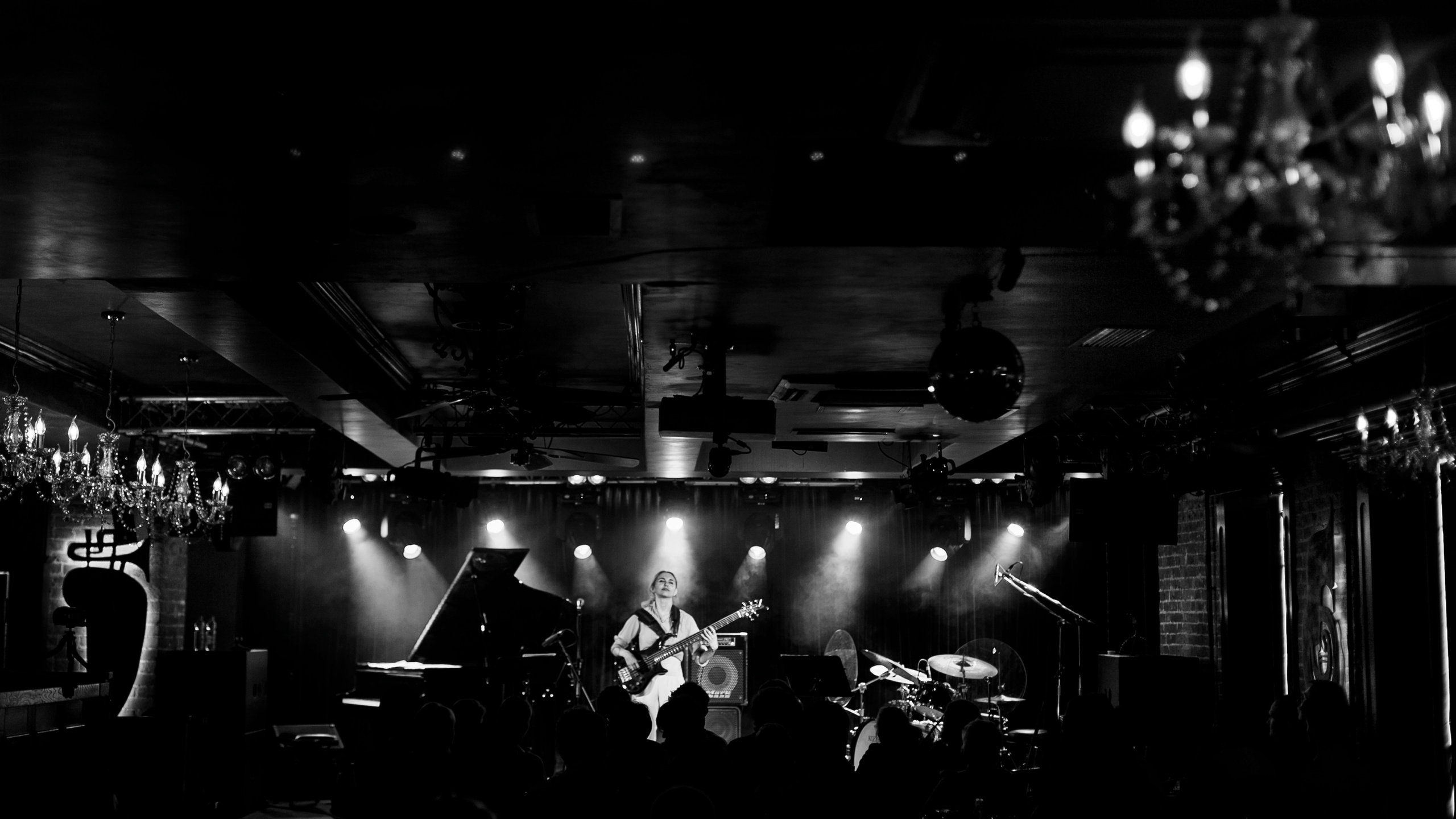 Фотосъемка концерта Дарьи Шорр в клубе Алексея Козлова. Репортажный фотограф Борис Геер