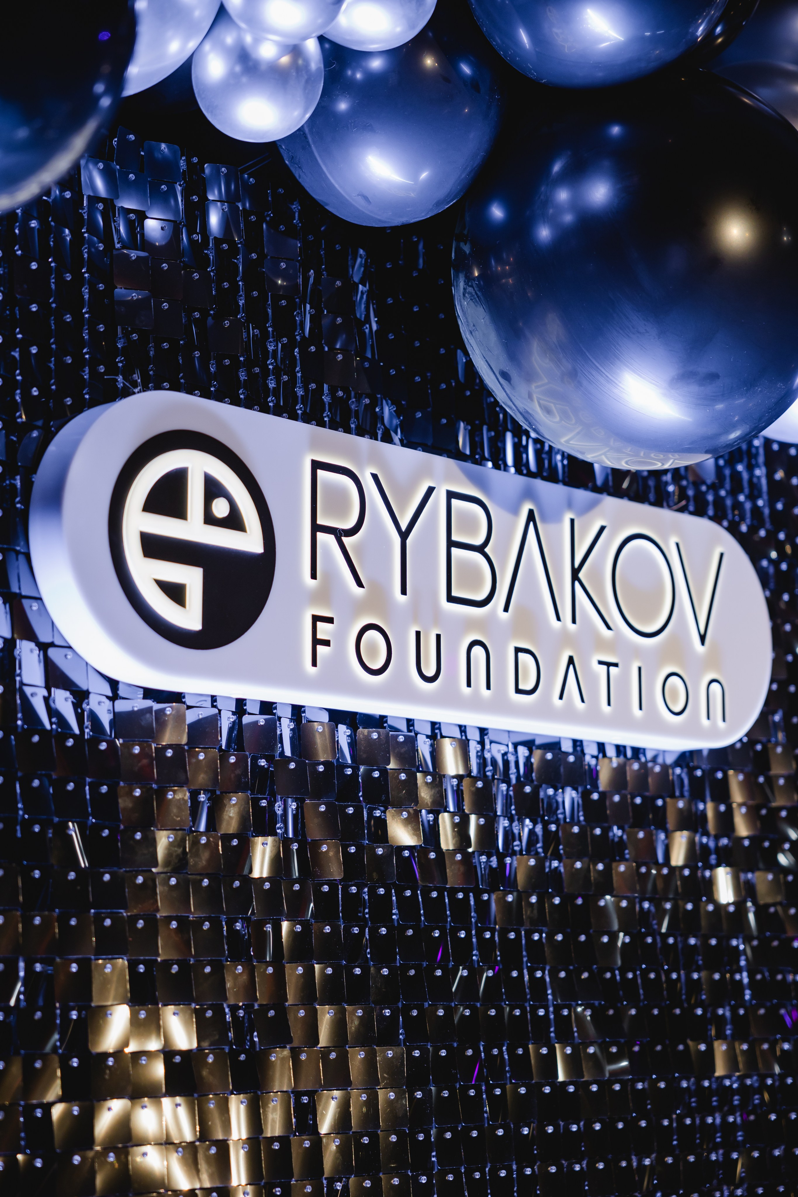 Ивенты и Конференции. Сайт с красивыми фотографиями и людьми