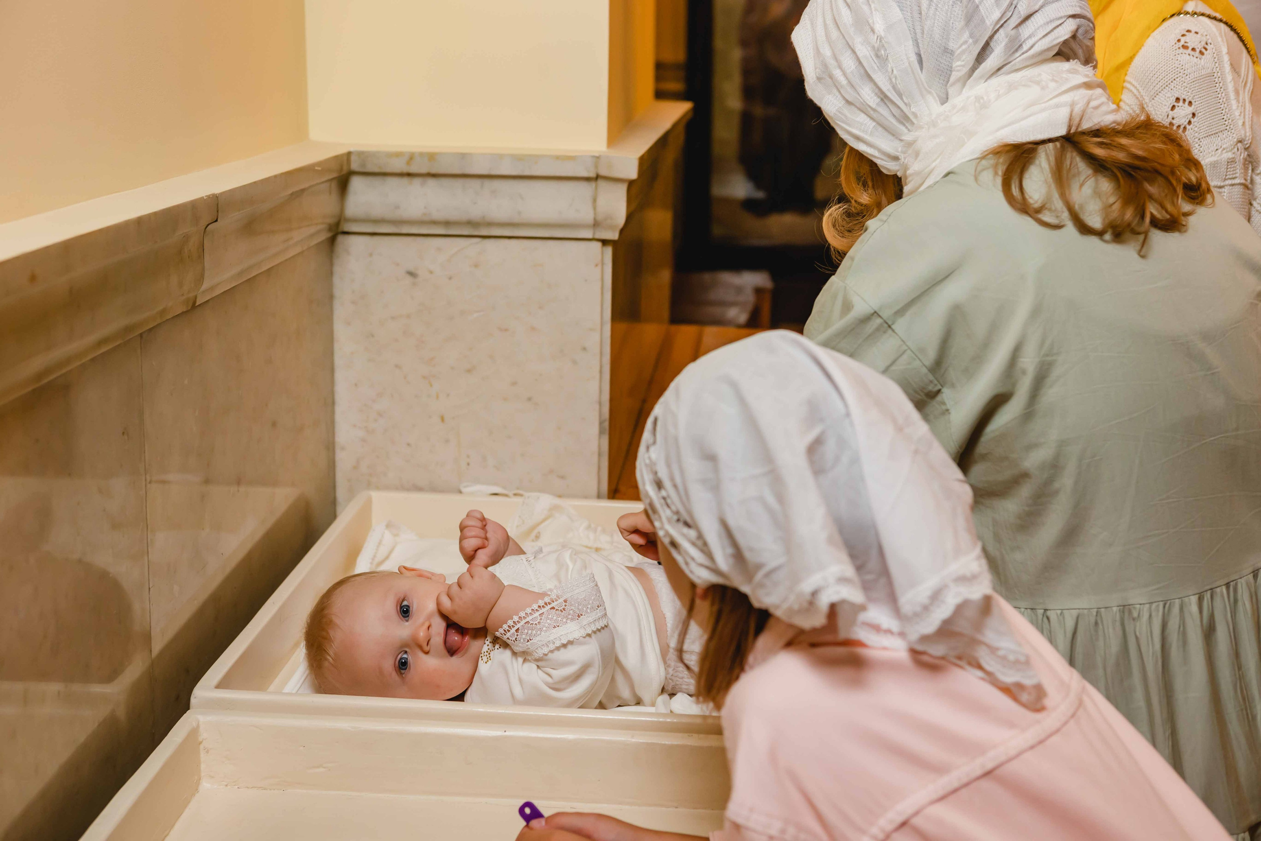 Таинство Крещения. Сайт с красивыми фотографиями и людьми