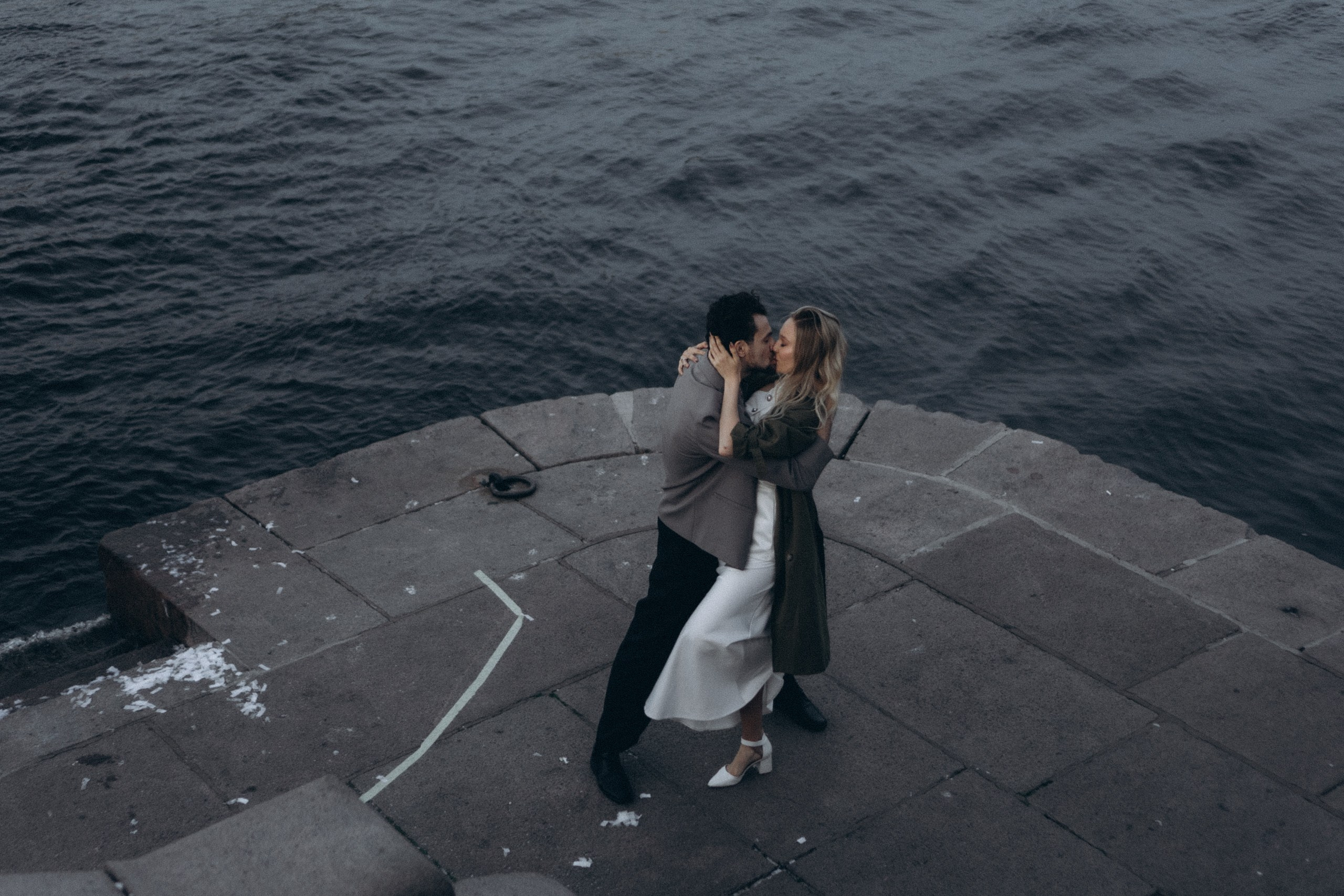 СВАДЕБНАЯ СЬЕМКА ПАРЫ НА РАССВЕТЕ В БЕЛЫЕ НОЧИ И ПРОГУЛКА С РАЗВОДНЫМИ МОСТАМИ И ПИКНИК ВОЗЛЕ ИСАКИЕВСКОГО СОБОРА. Профессиональный фотограф, Санкт-Петербург — Виктория Богомолова