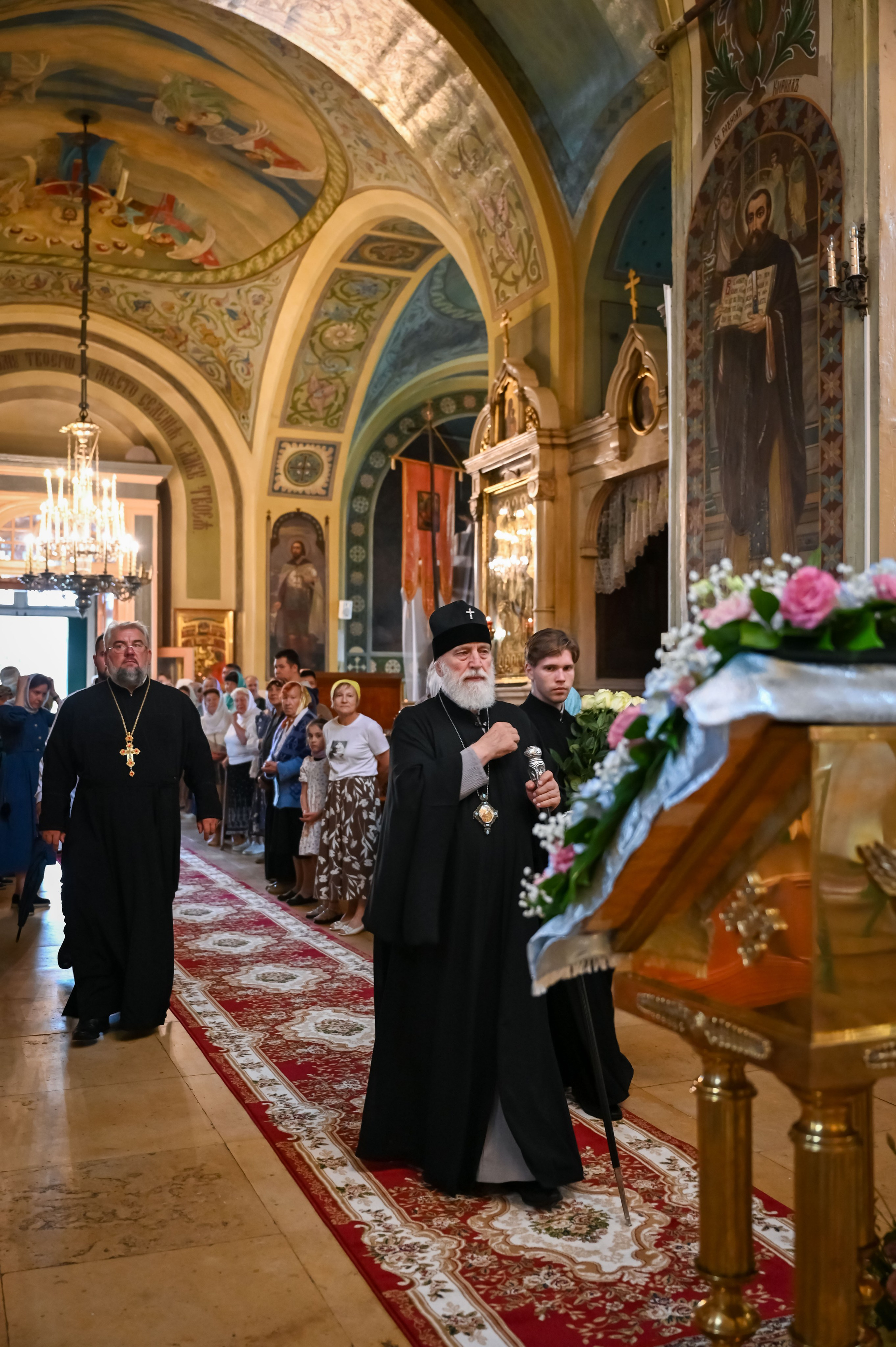 Митрополит Крутицкий Коломенский Павел в Георгиевском храме с. Ванилово. Семейный фотограф в г. Воскресенск Наталия Молева