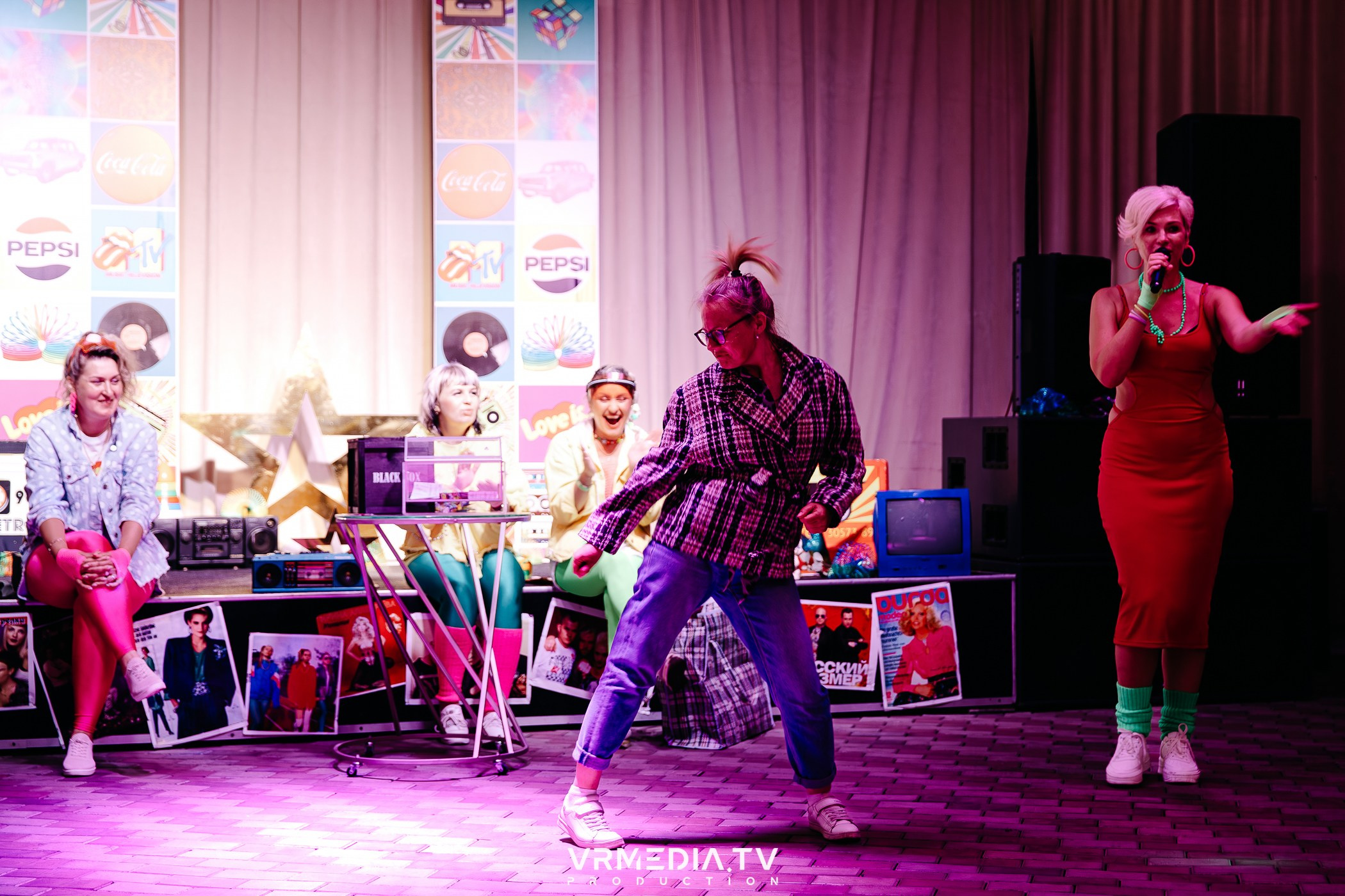 «Назад в 90-е!» в ресторане «Империя»