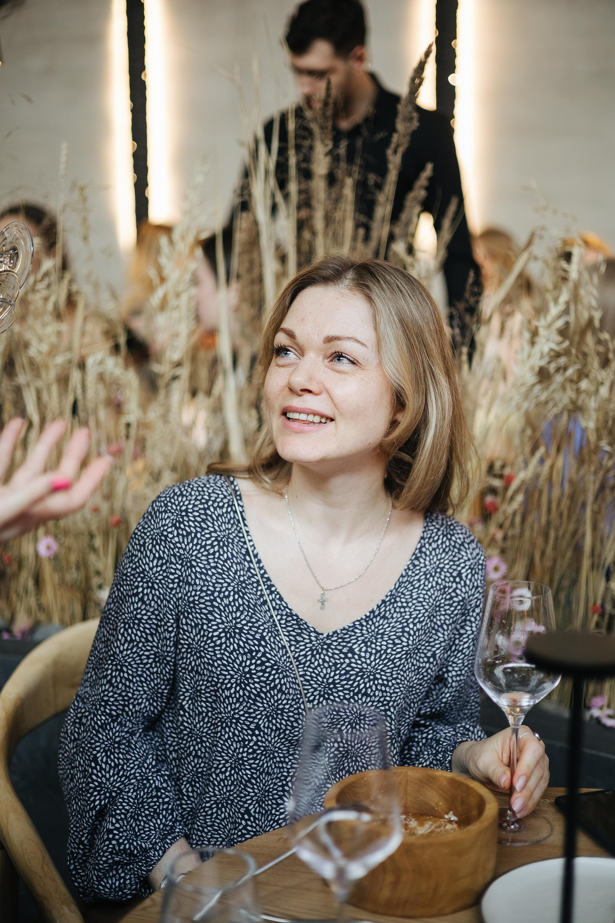 Презентация открытия магазина женской одежды GLVR в ресторане Fresco. Фотограф в Красноярске Надежда Воскресенская