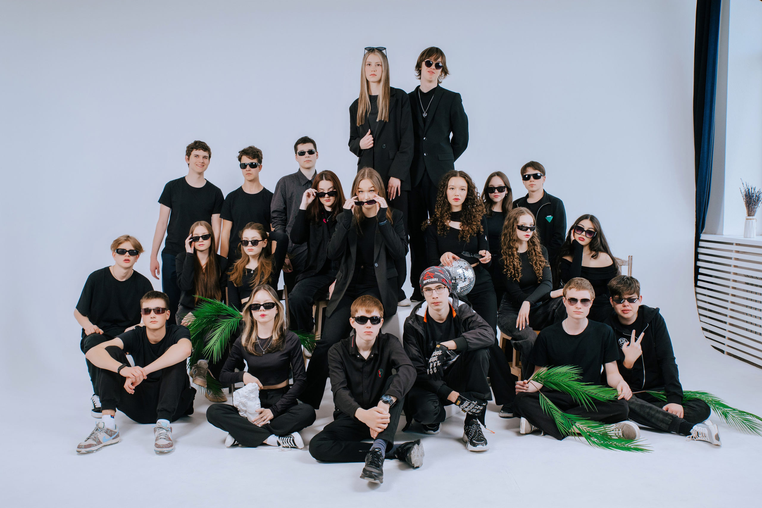 Гимназия им. Сайбеля — Выпуск 2024, 9 класс. Фотограф Ярмишко Дарья. Выпускные фотокниги