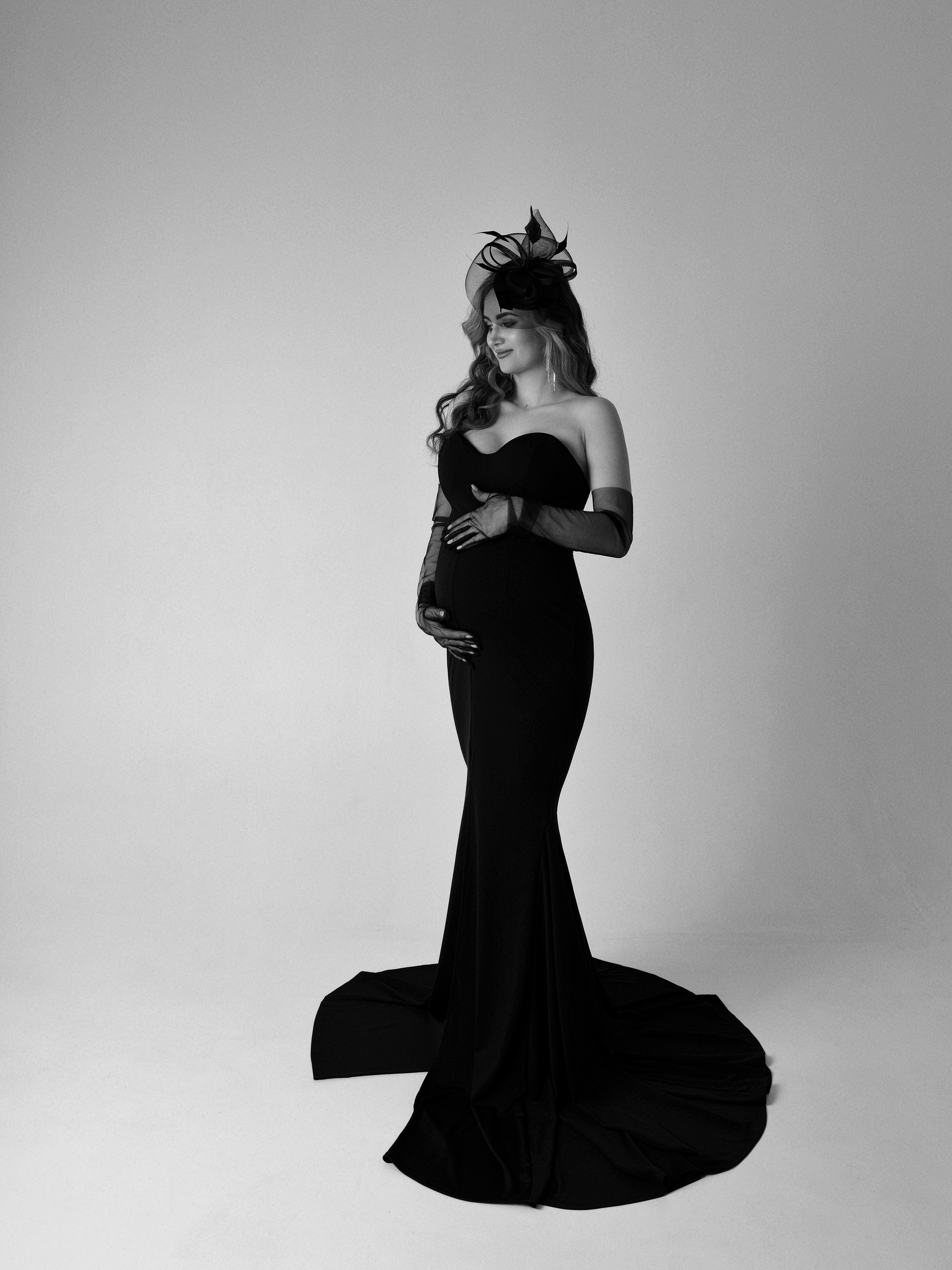 Фотография девушки в красивом длинном платье