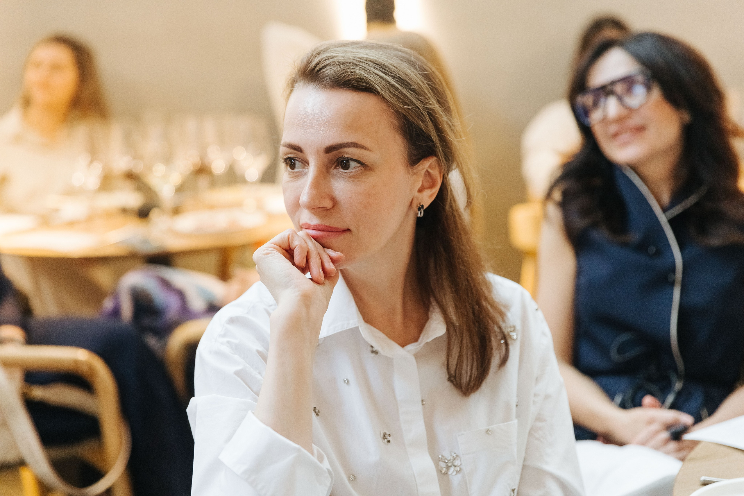 Презентация открытия магазина женской одежды GLVR в ресторане Fresco. Фотограф в Красноярске Надежда Воскресенская