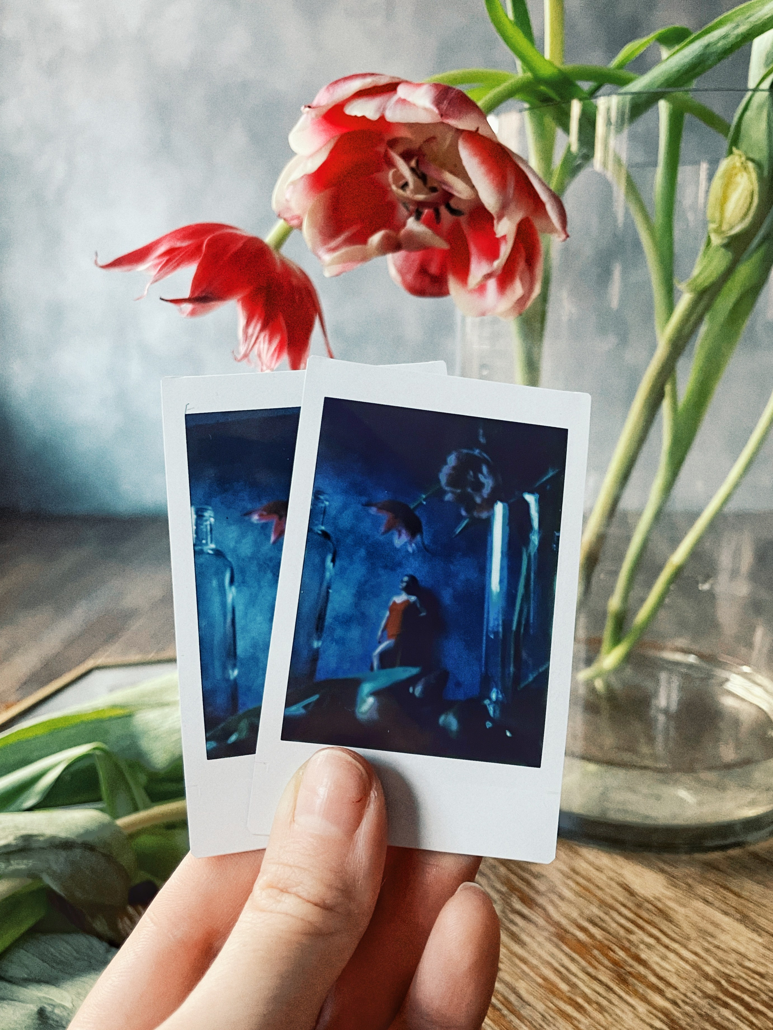 Кадры на инстакс instax моментальная фотография. Фотограф про чувства, моменты, любовь. свадебный и портретный фотограф