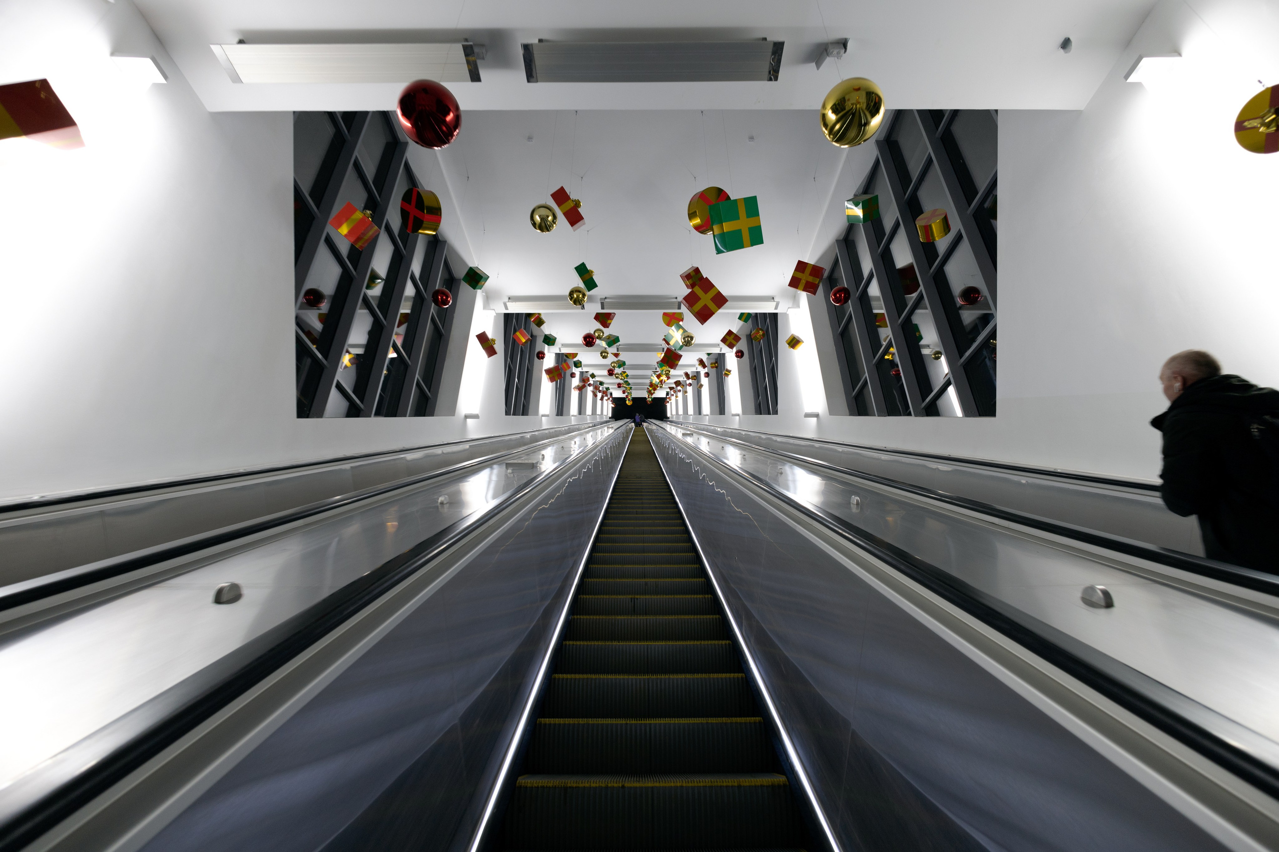 Эскалаторная галерея. Воробьевы горы.