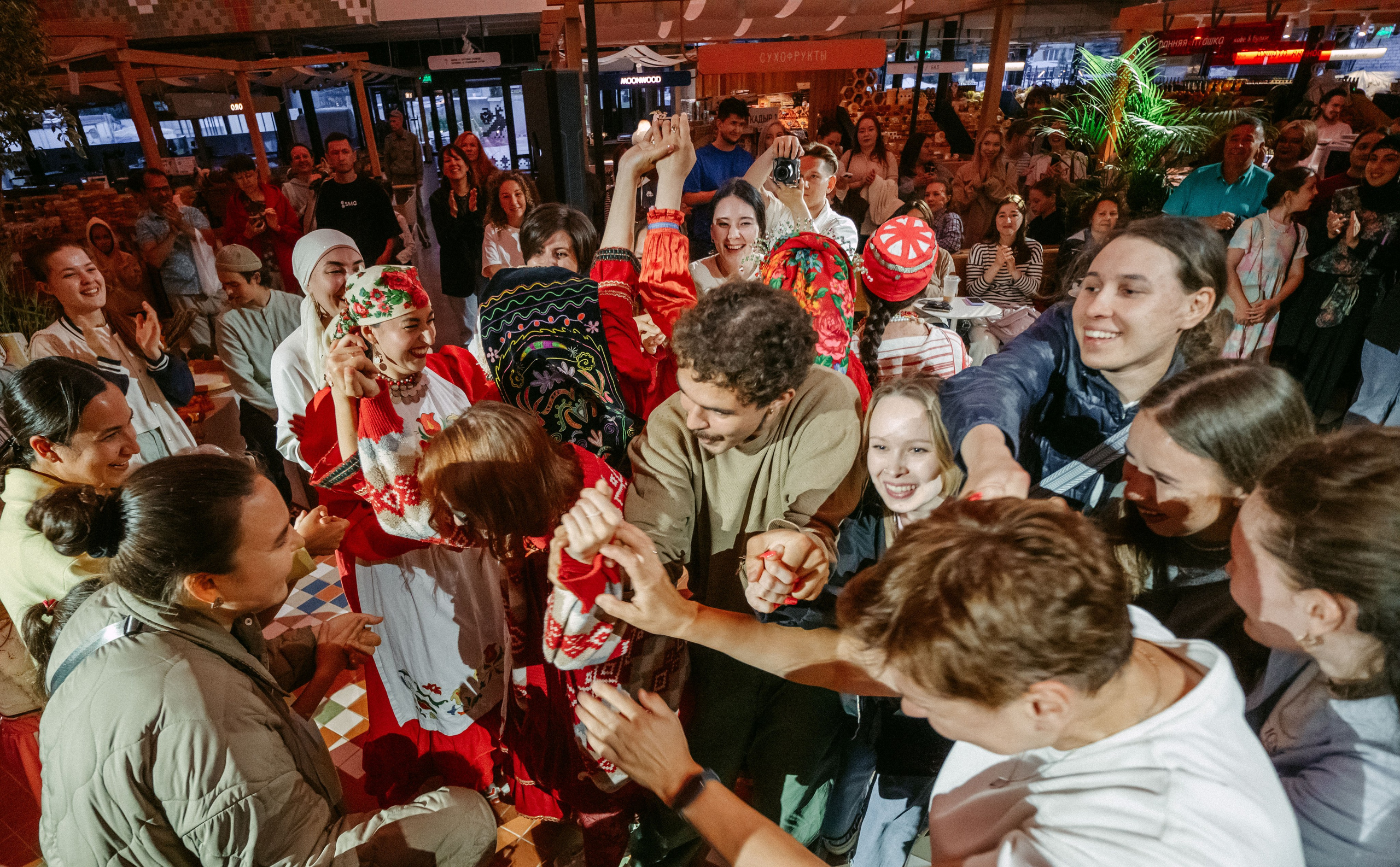 Московский рынок. Солнцестояние / 2025. Саша Копылов, фотограф в Казани