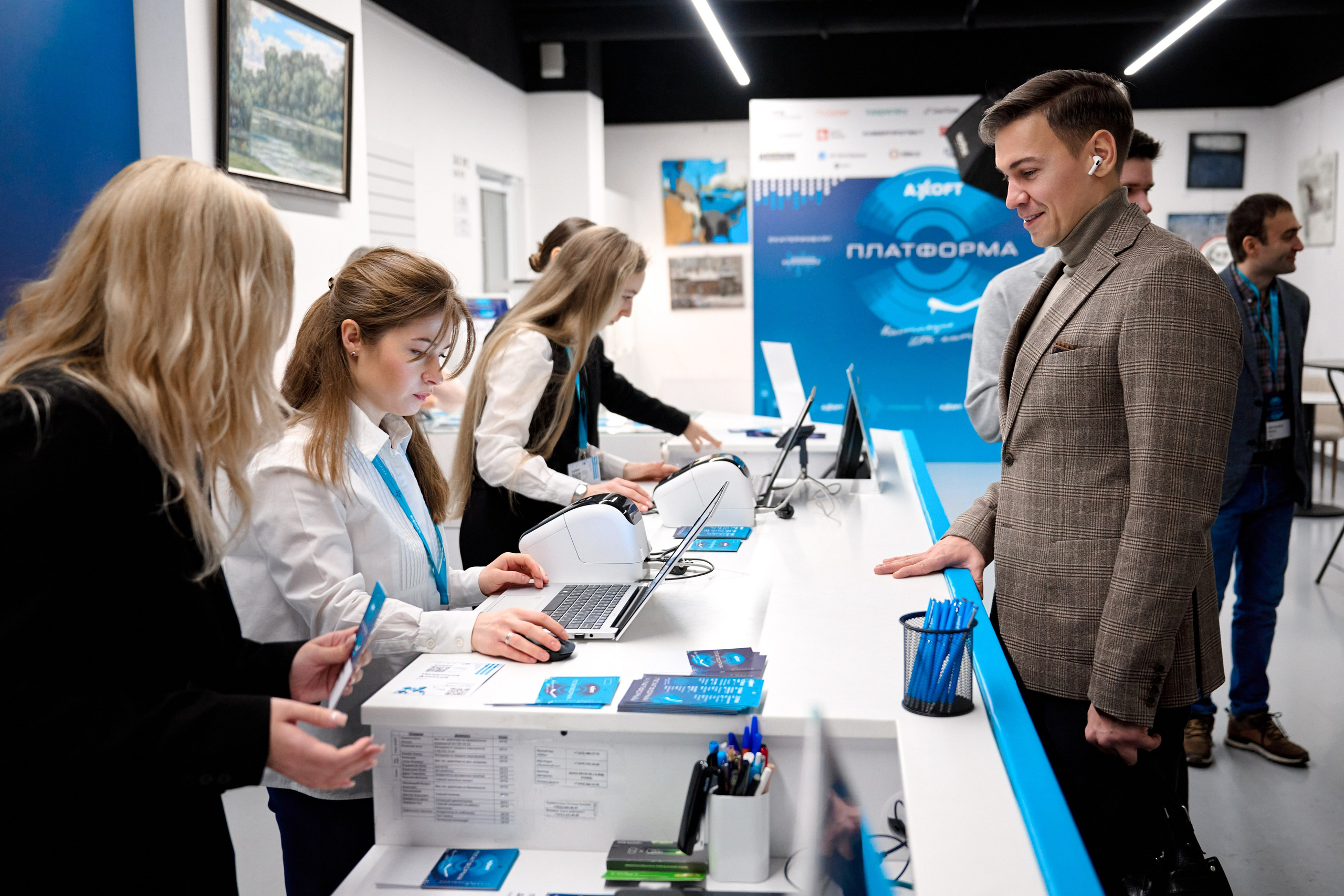 AXOFT. Максим Комаров — Профессиональный фотограф