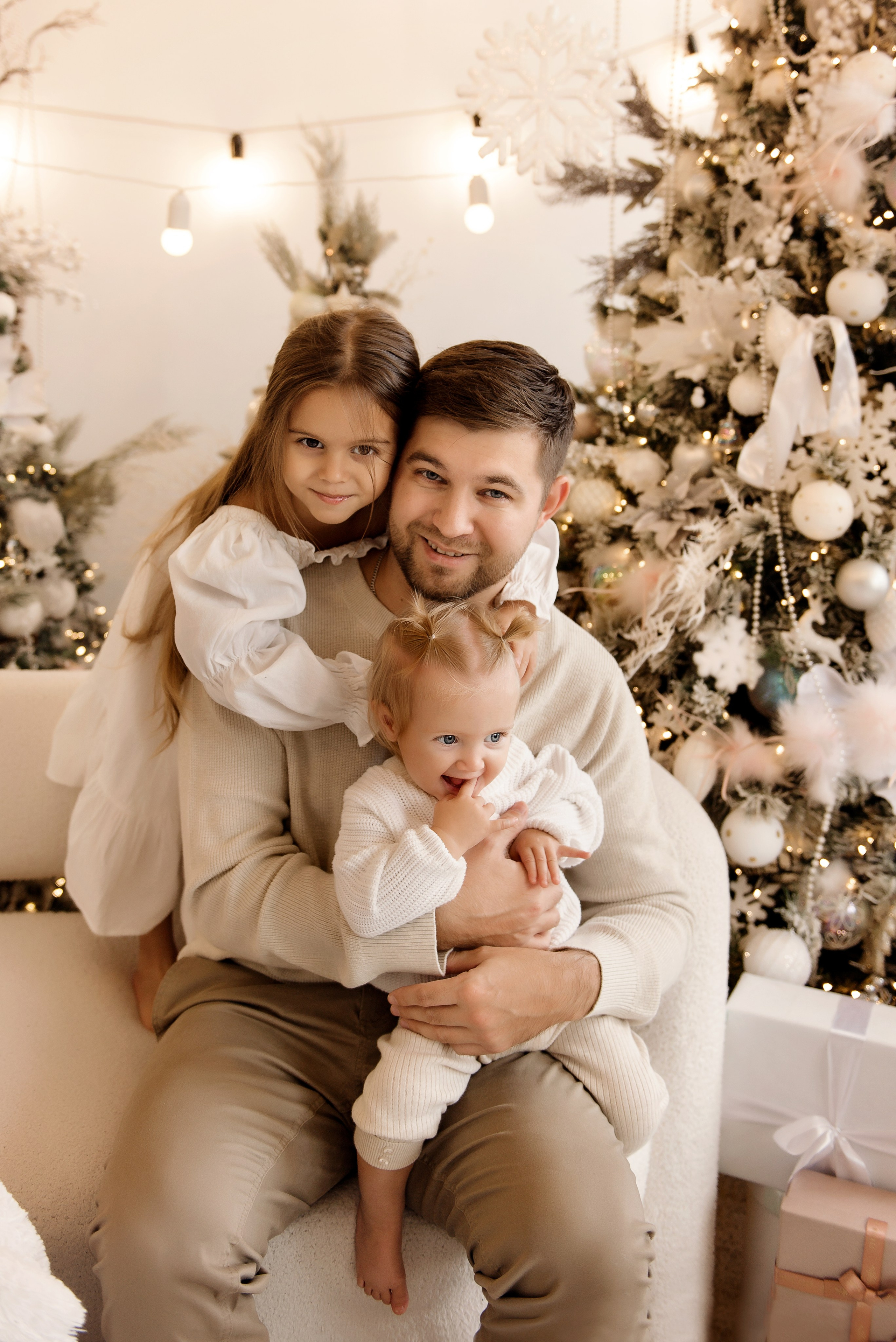 Новогодняя семейная фотосессия в Москве. Детский фотограф в Долгопрудном и Москве