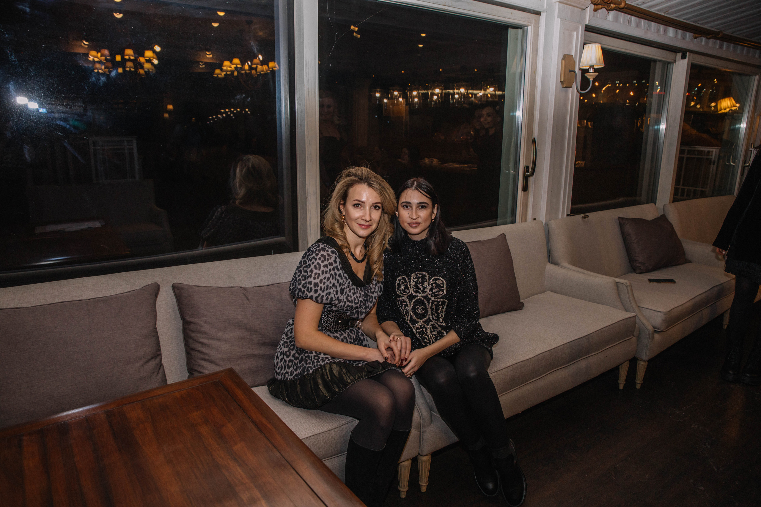 Новогодний корпоратив 2022. Ресторан Понтон. Фотограф в Красногорске Инна Романова, индивидуальные съемки, лавстори