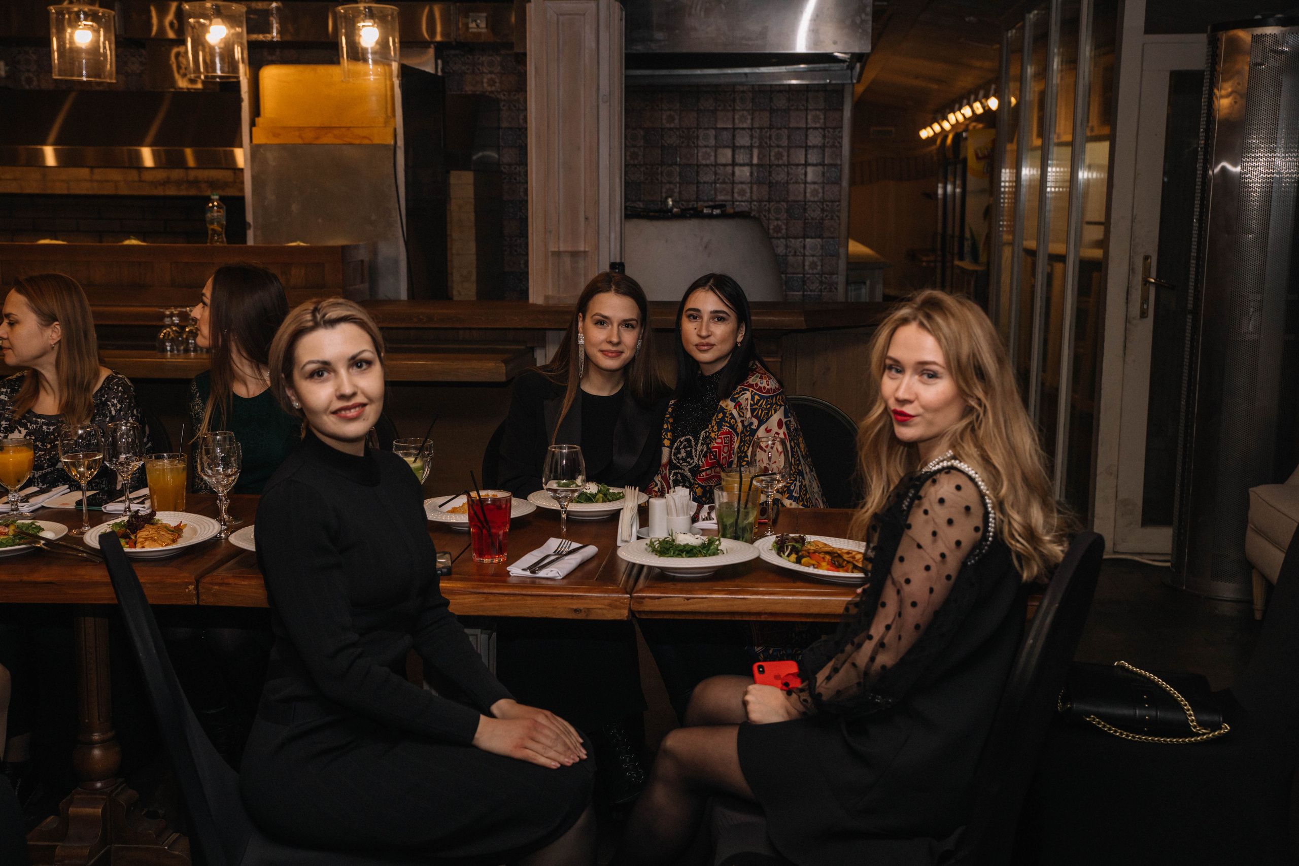 Новогодний корпоратив 2022. Ресторан Понтон. Фотограф в Красногорске Инна Романова, индивидуальные съемки, лавстори