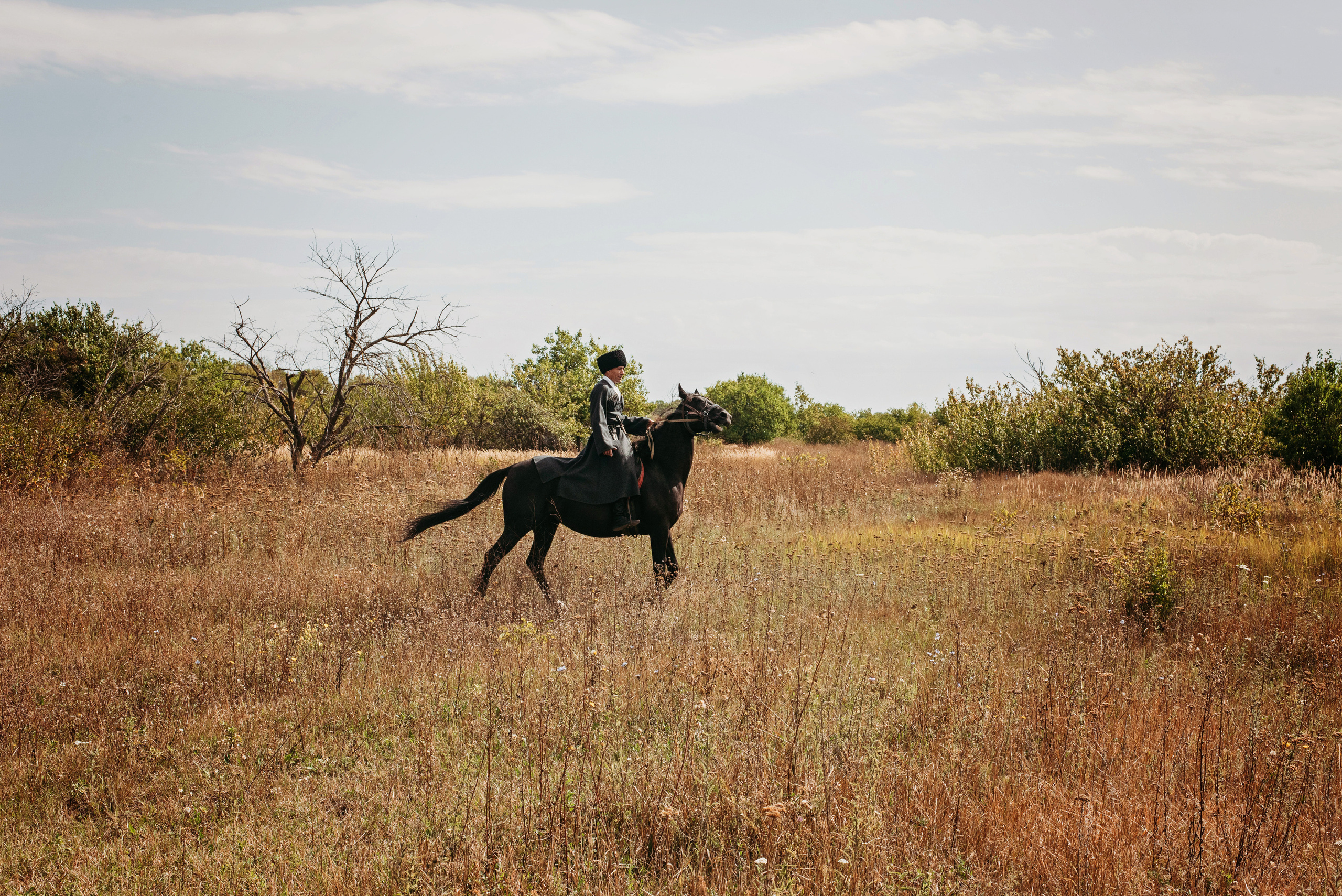 Казак с конем и ночью и днем. Детский и семейный фотограф выпускной альбом Приморско-Ахтарск