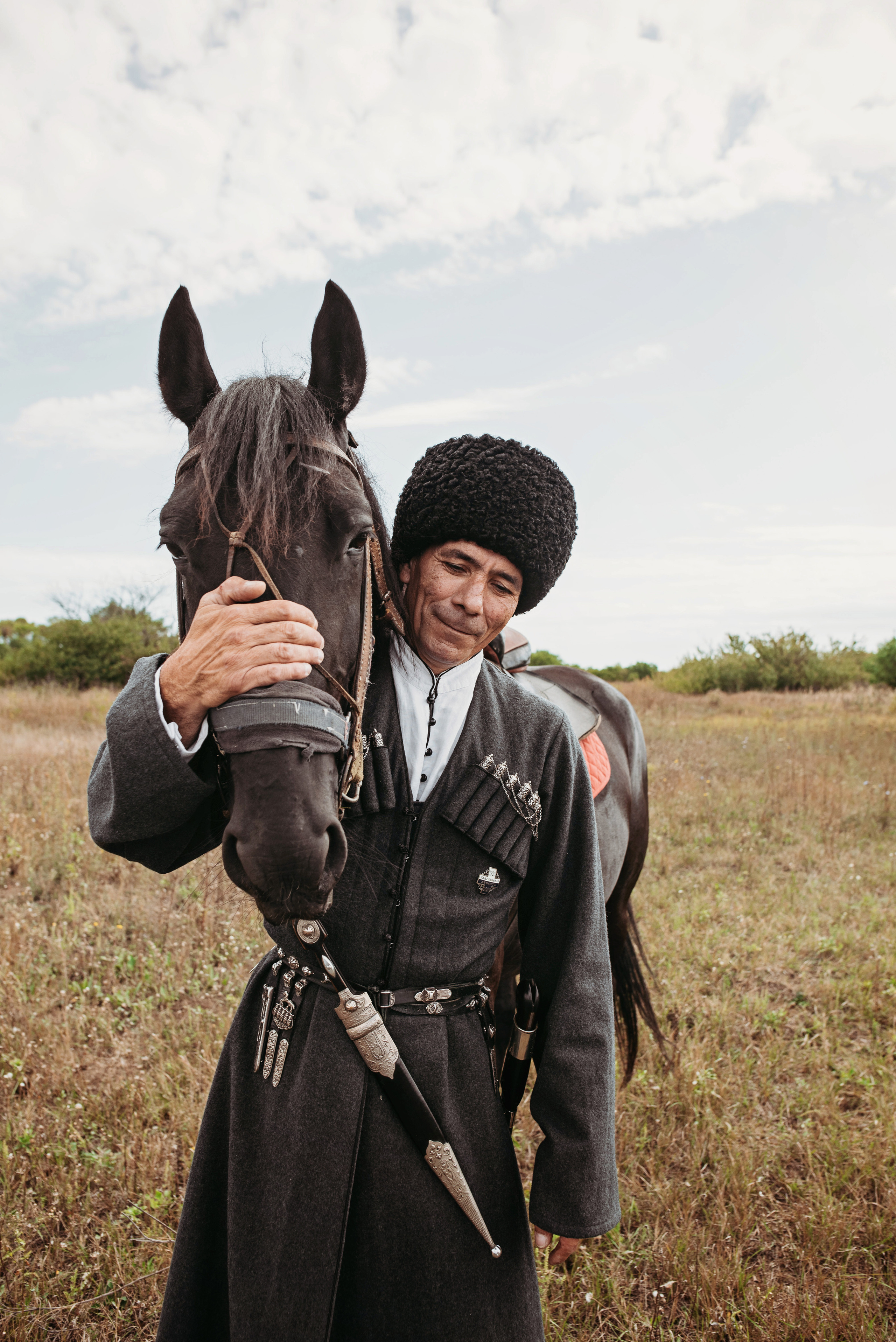 Казак с конем и ночью и днем. Детский и семейный фотограф выпускной альбом Приморско-Ахтарск