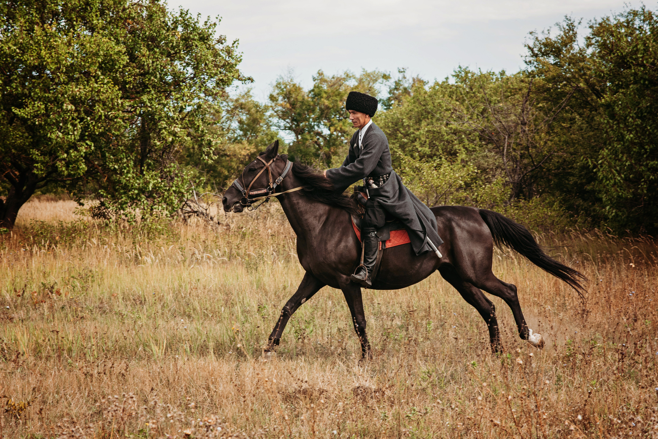 Казак с конем и ночью и днем. Детский и семейный фотограф выпускной альбом Приморско-Ахтарск