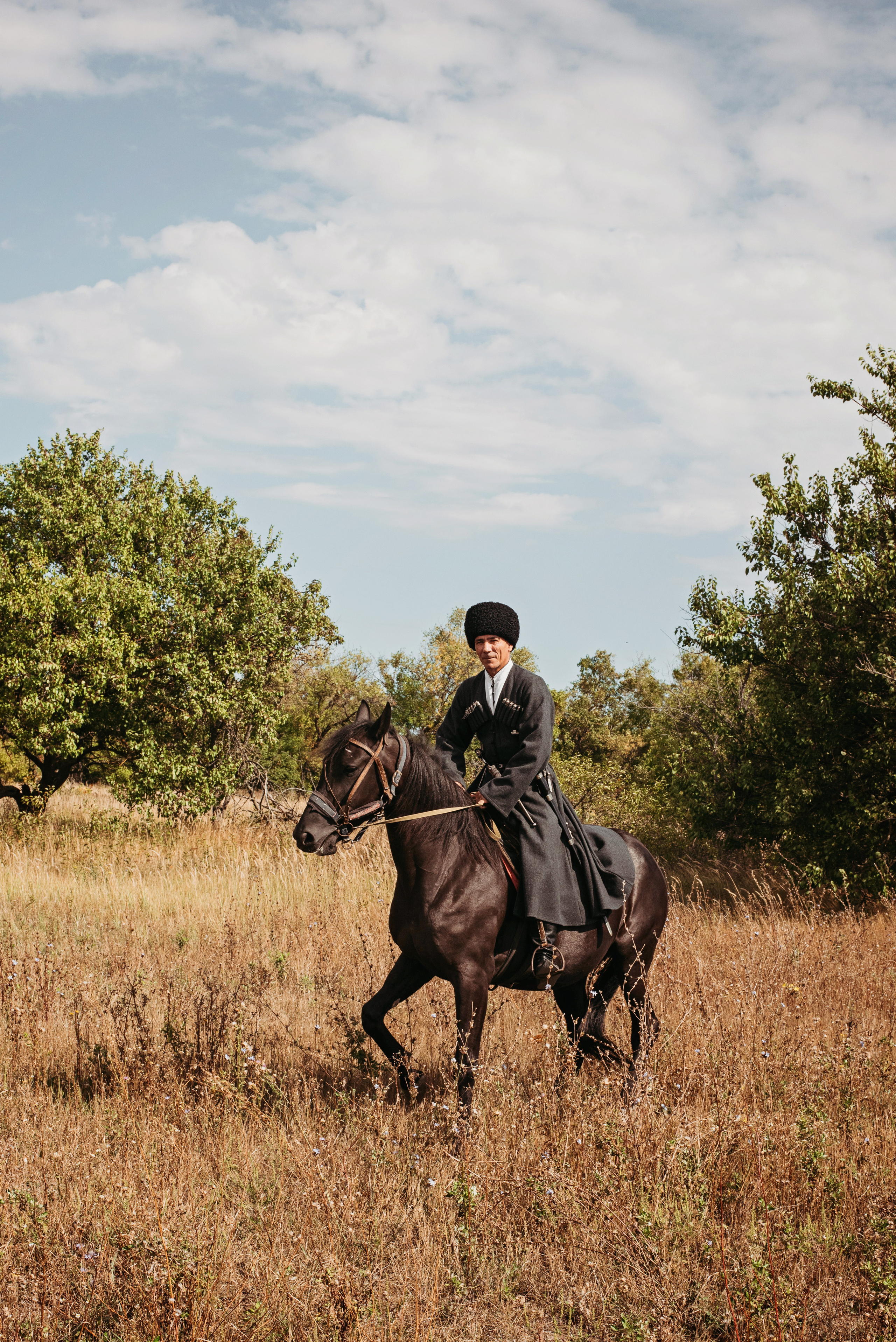 Казак с конем и ночью и днем. Детский и семейный фотограф выпускной альбом Приморско-Ахтарск