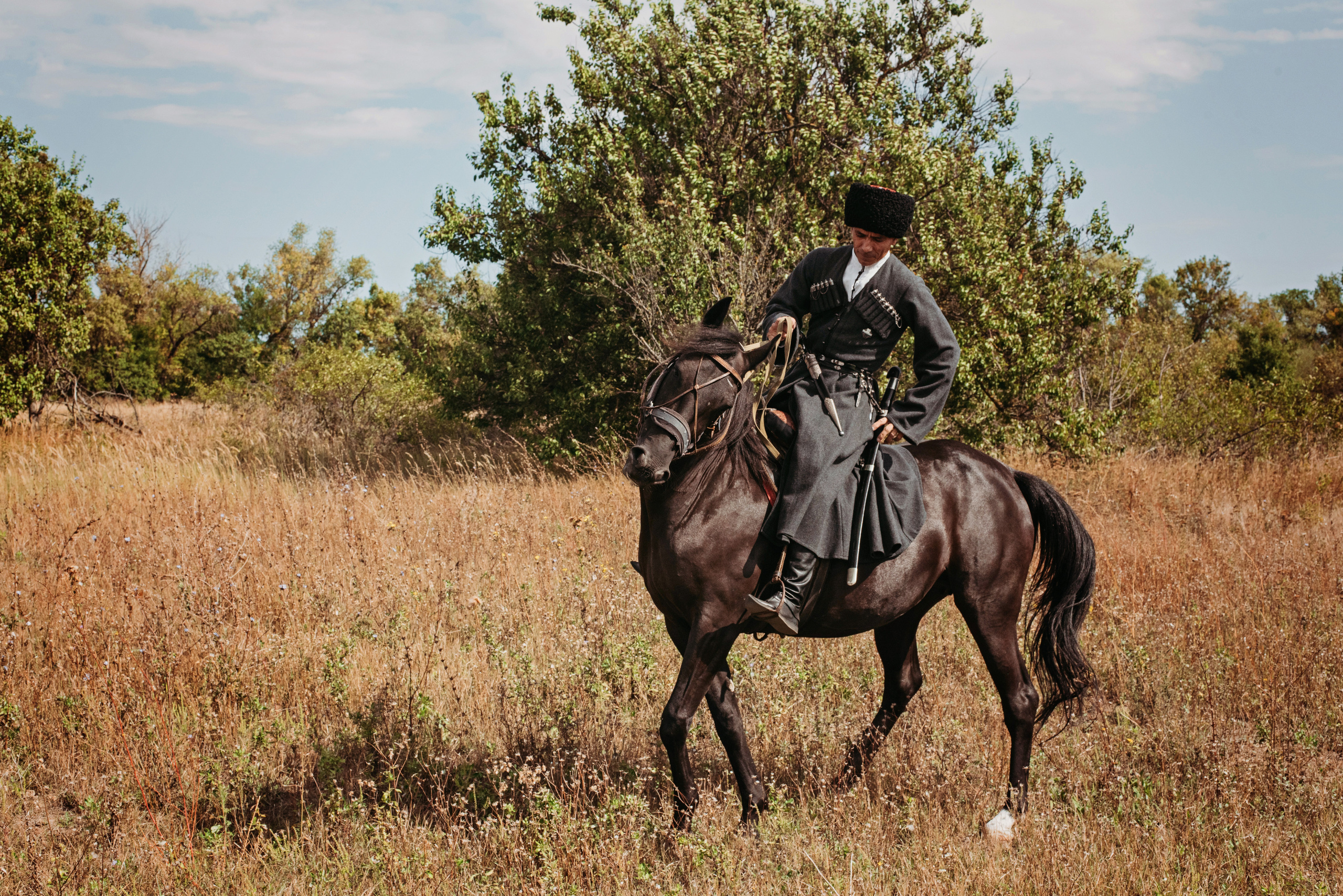 Казак с конем и ночью и днем. Детский и семейный фотограф выпускной альбом Приморско-Ахтарск