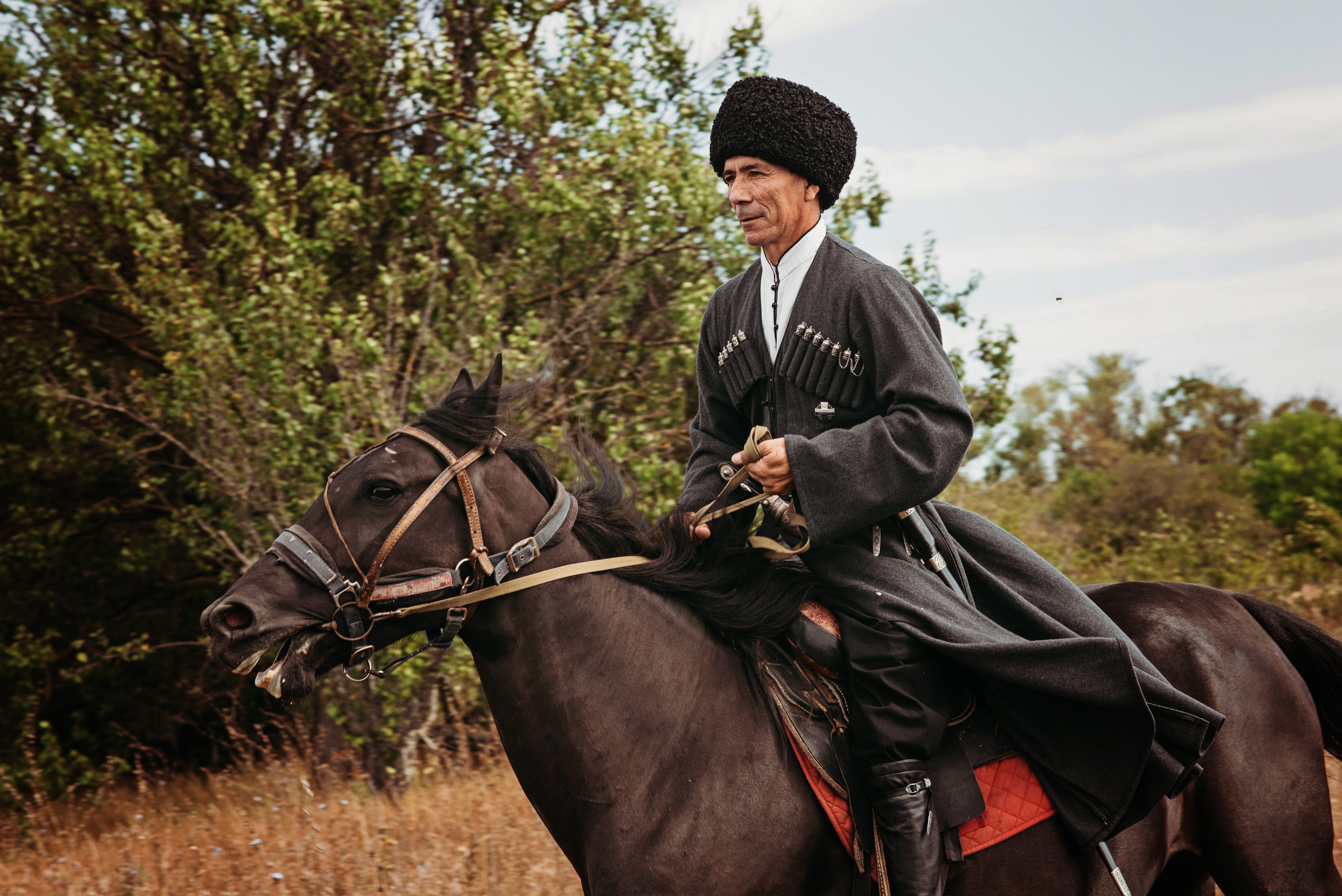 Казак с конем и ночью и днем. Детский и семейный фотограф выпускной альбом Приморско-Ахтарск