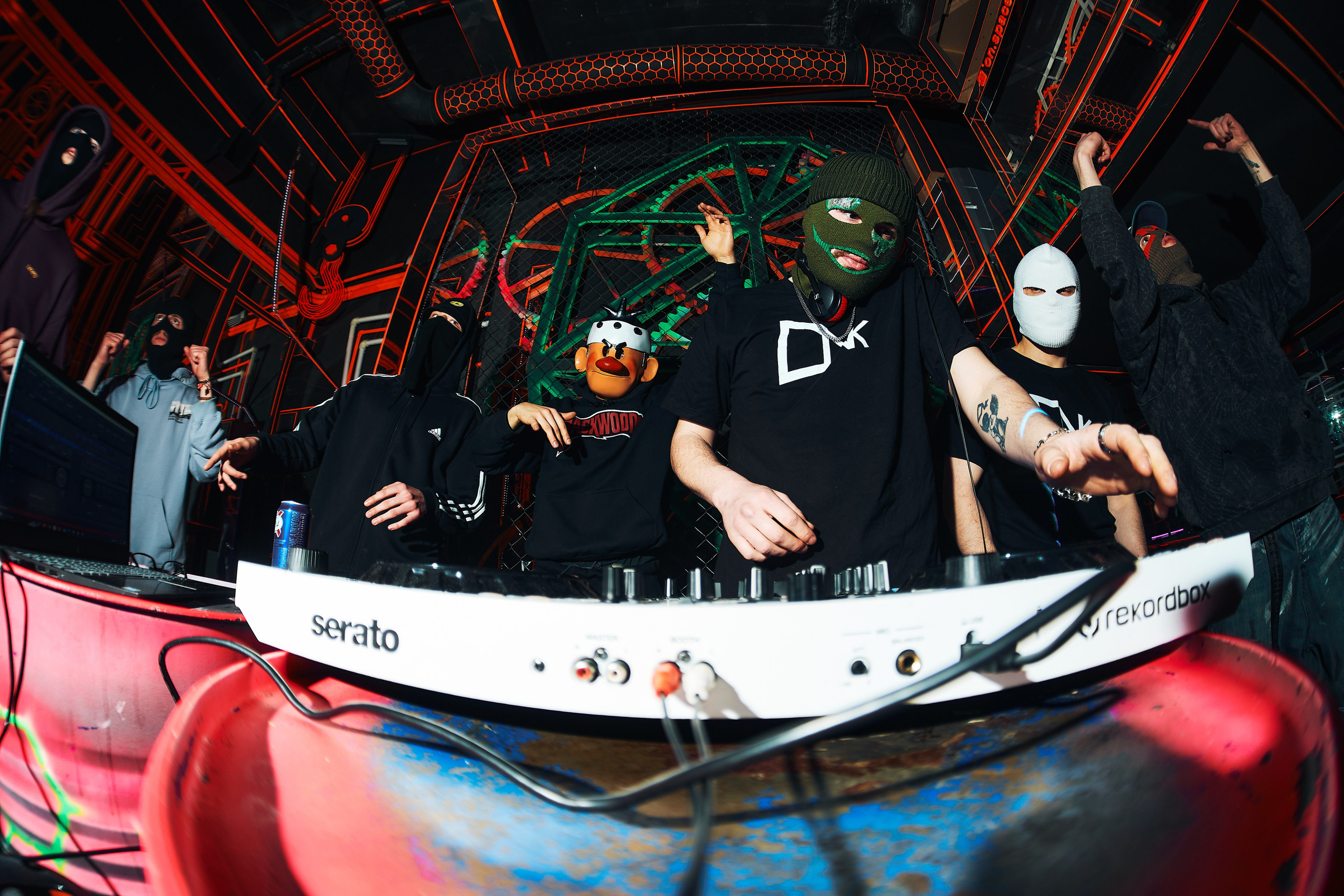 DNK. Московский фотограф WHRMZD