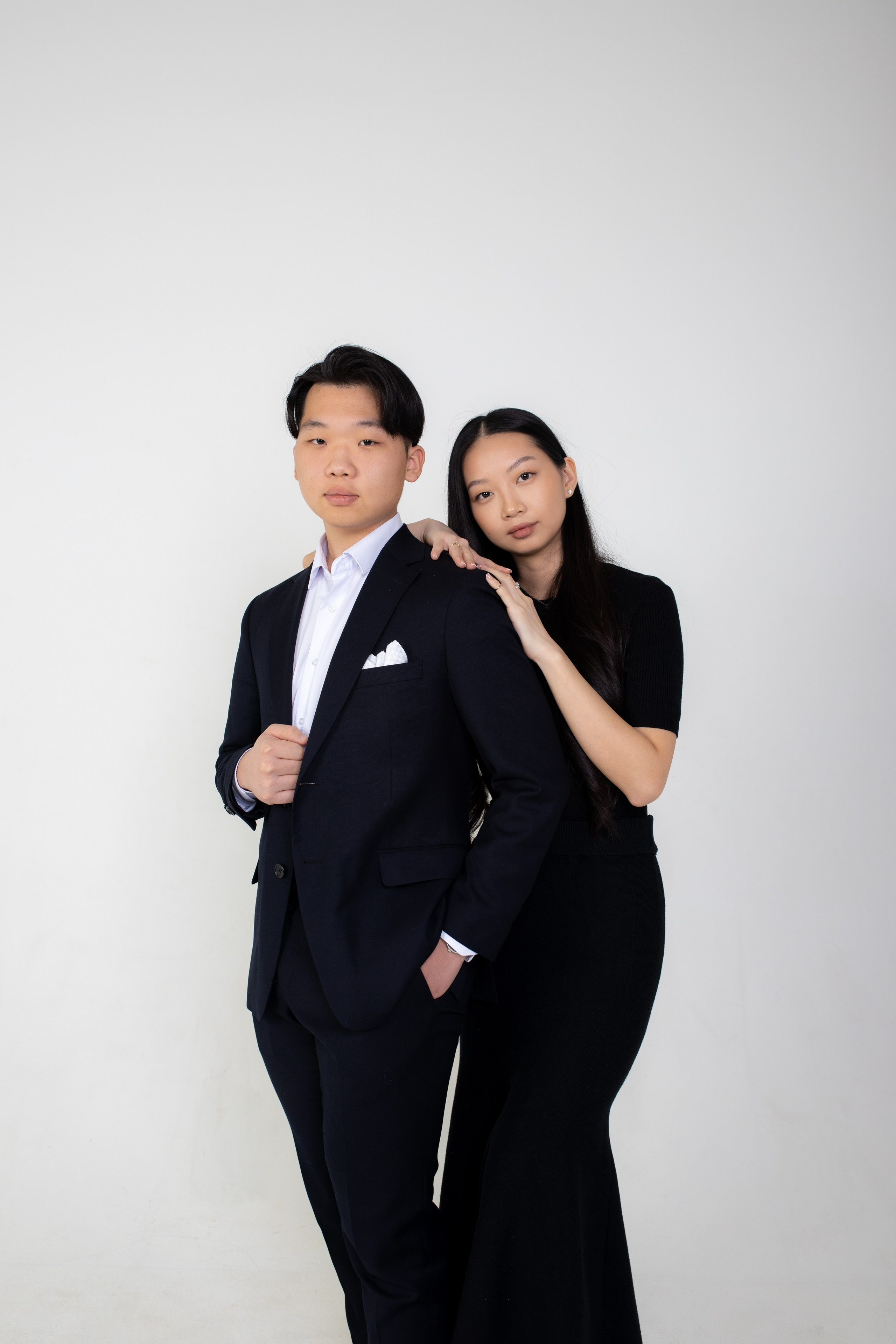 Семейная фотосессия на циклораме с импульсным светом. Фотограф в Железнодорожном и Балашихе