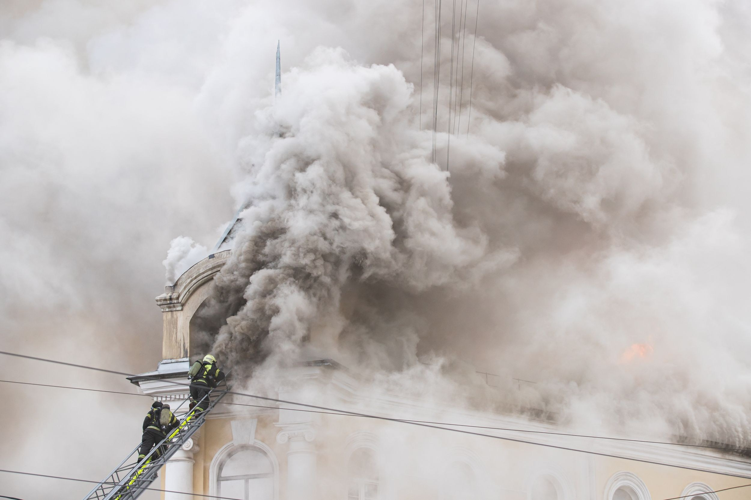 Пожар на ул. Советская 15 (13 января 2025). Репортажный фотограф Алексей Пирязев