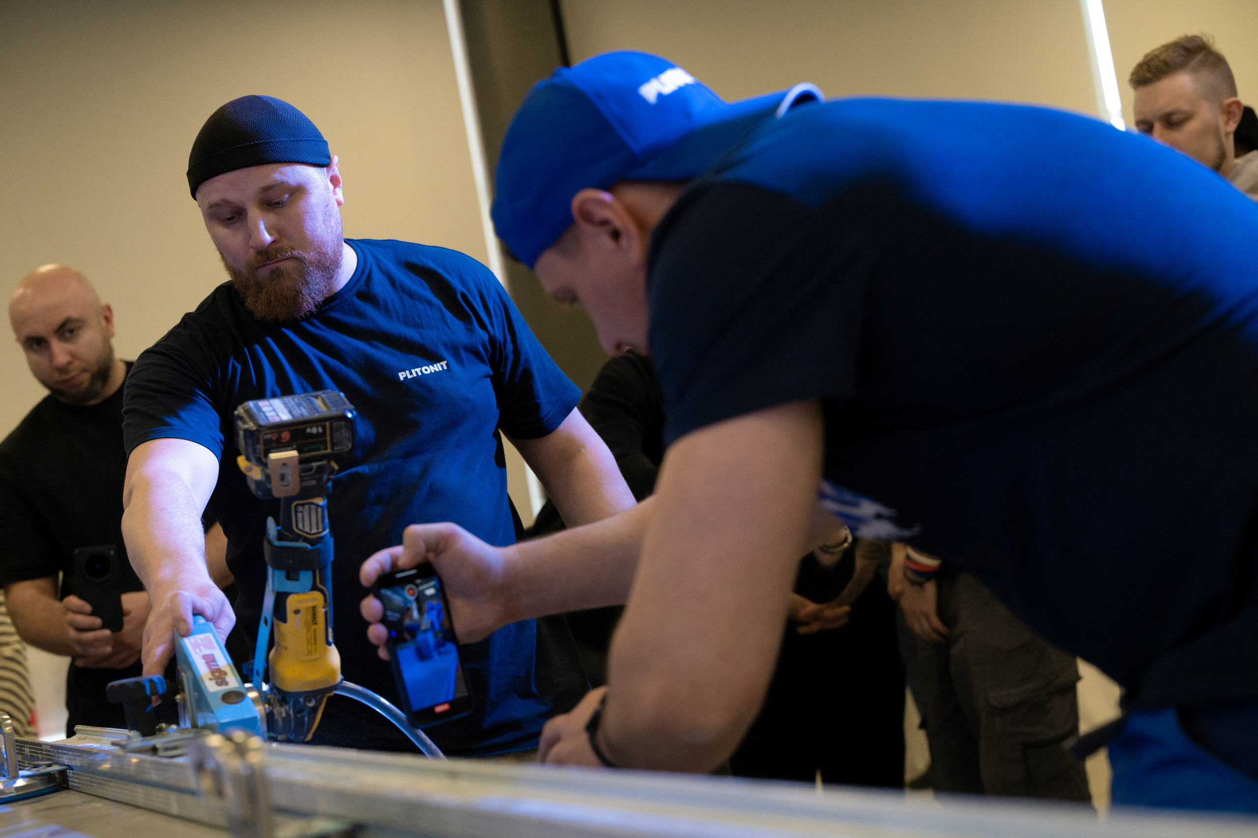 Форум от компании строительных материалов «Plitonit». Репортажный фотограф