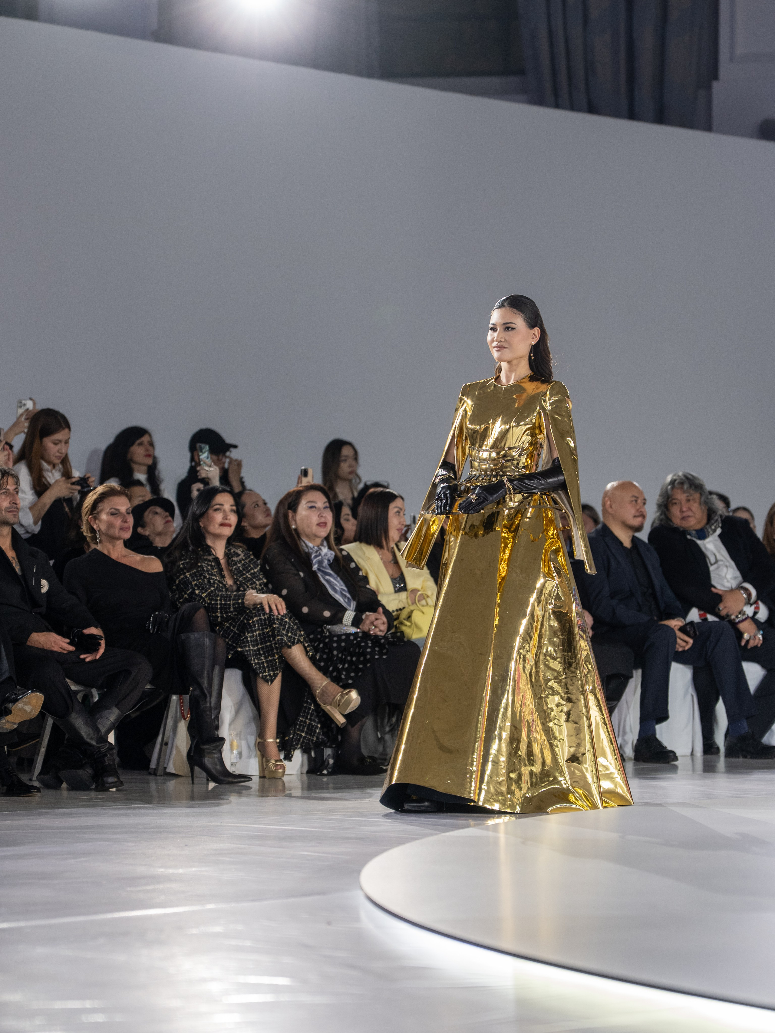 Дизайнер Arunaz. Сайт Алматинского НЮ АРТ, будуар и фэшн фотографа Дениса Карпенко