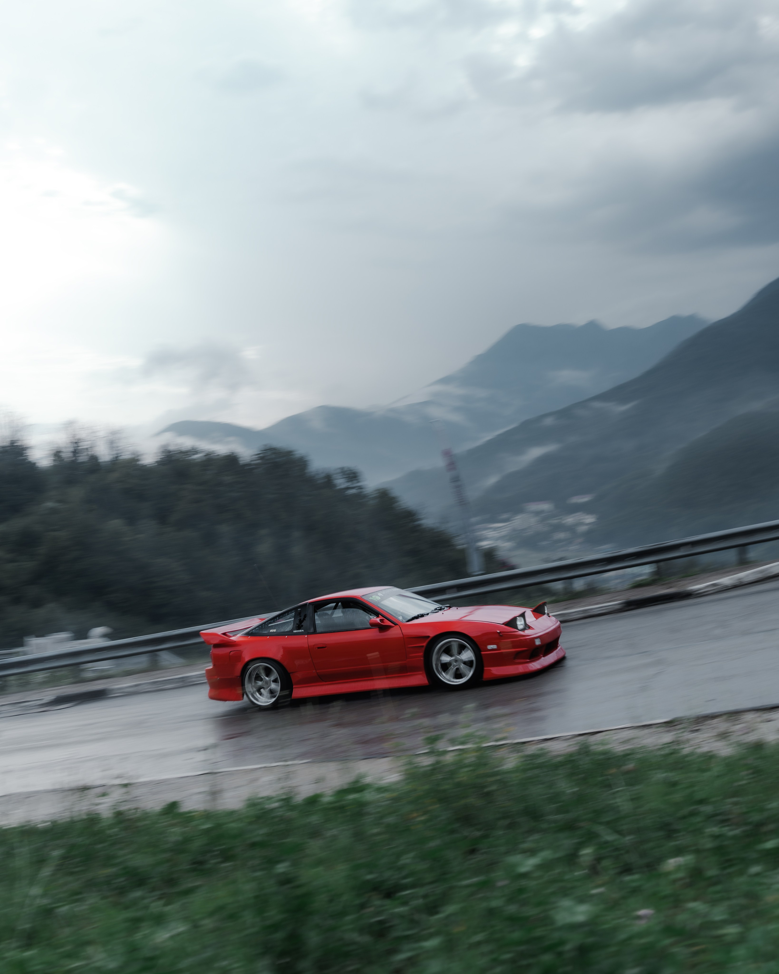 //GROUNDED2025. Автомобильный фотограф