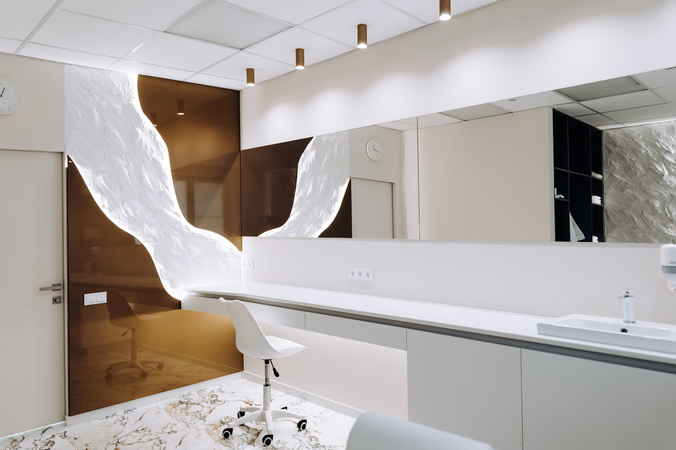 Дизайнер премиального интерьера Екатерина Левочкина (салон красоты и спорт клуб). Свадебный и семейный фотограф Волгоград