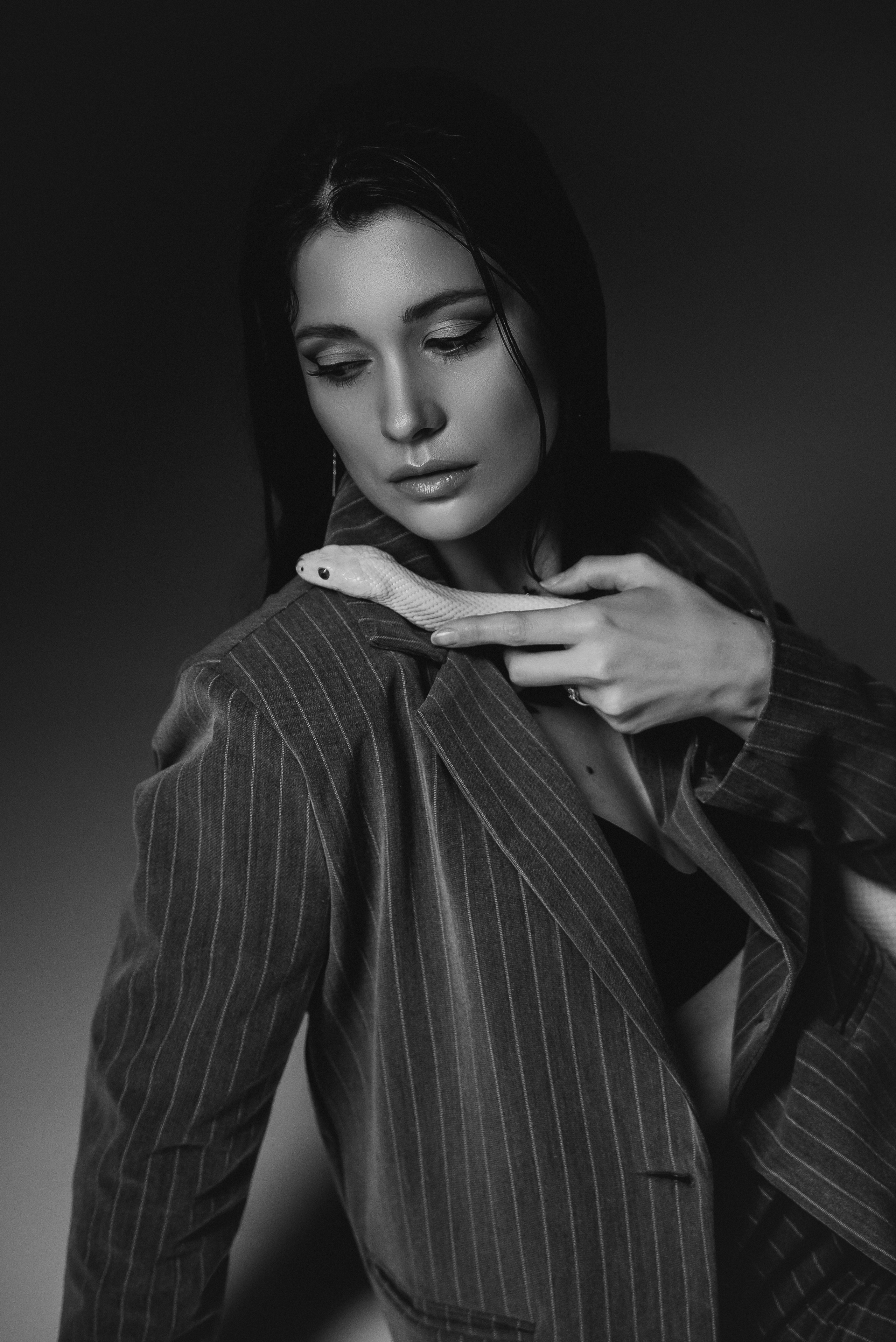 Виктория со змеёй. Главная