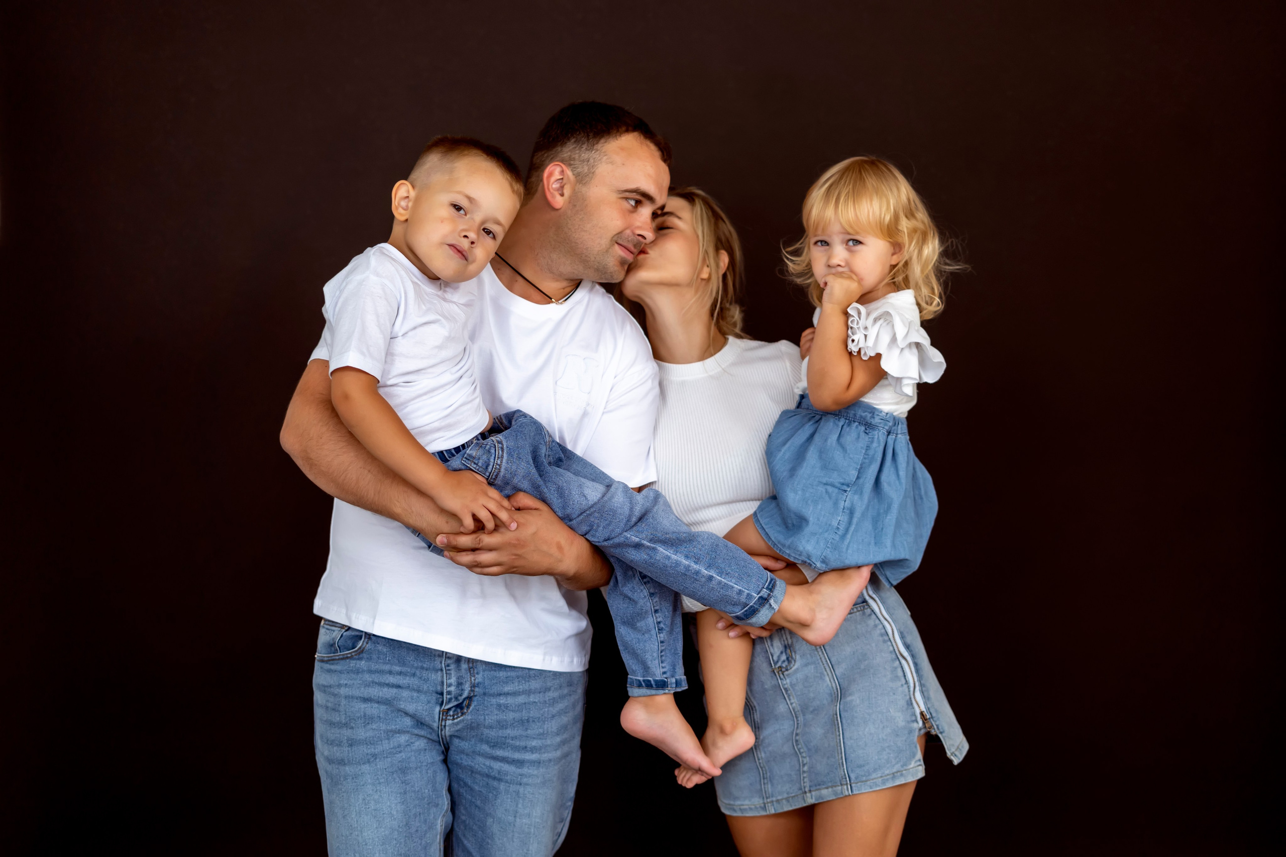 Семейная съёмка на циклораме. Семейный и детский фотограф в Хабаровске Анна Гриневич