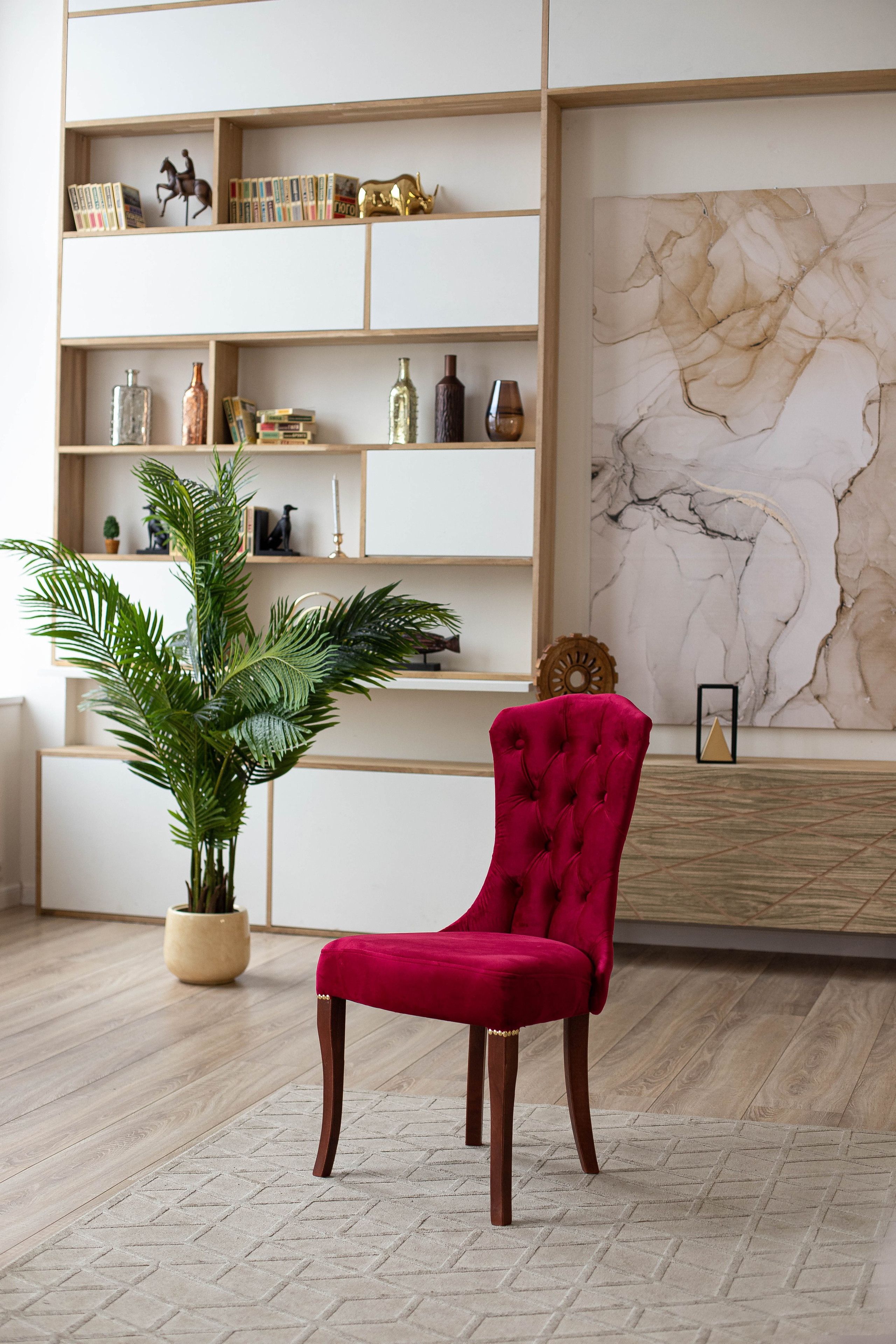 Стулья. Фотограф