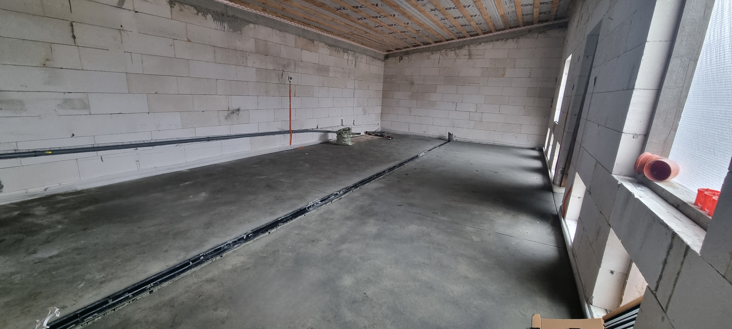 Готовый пол после заливки в питомнике МД-006