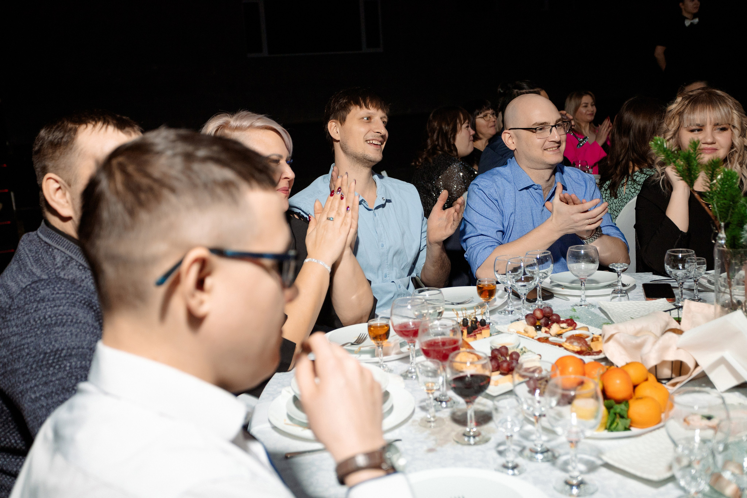 РЕПОРТАЖ: НОВЫЙ ГОД В ДК МЕТАЛЛУРГ. Профессиональный фотограф в Ижевске Леша Петров