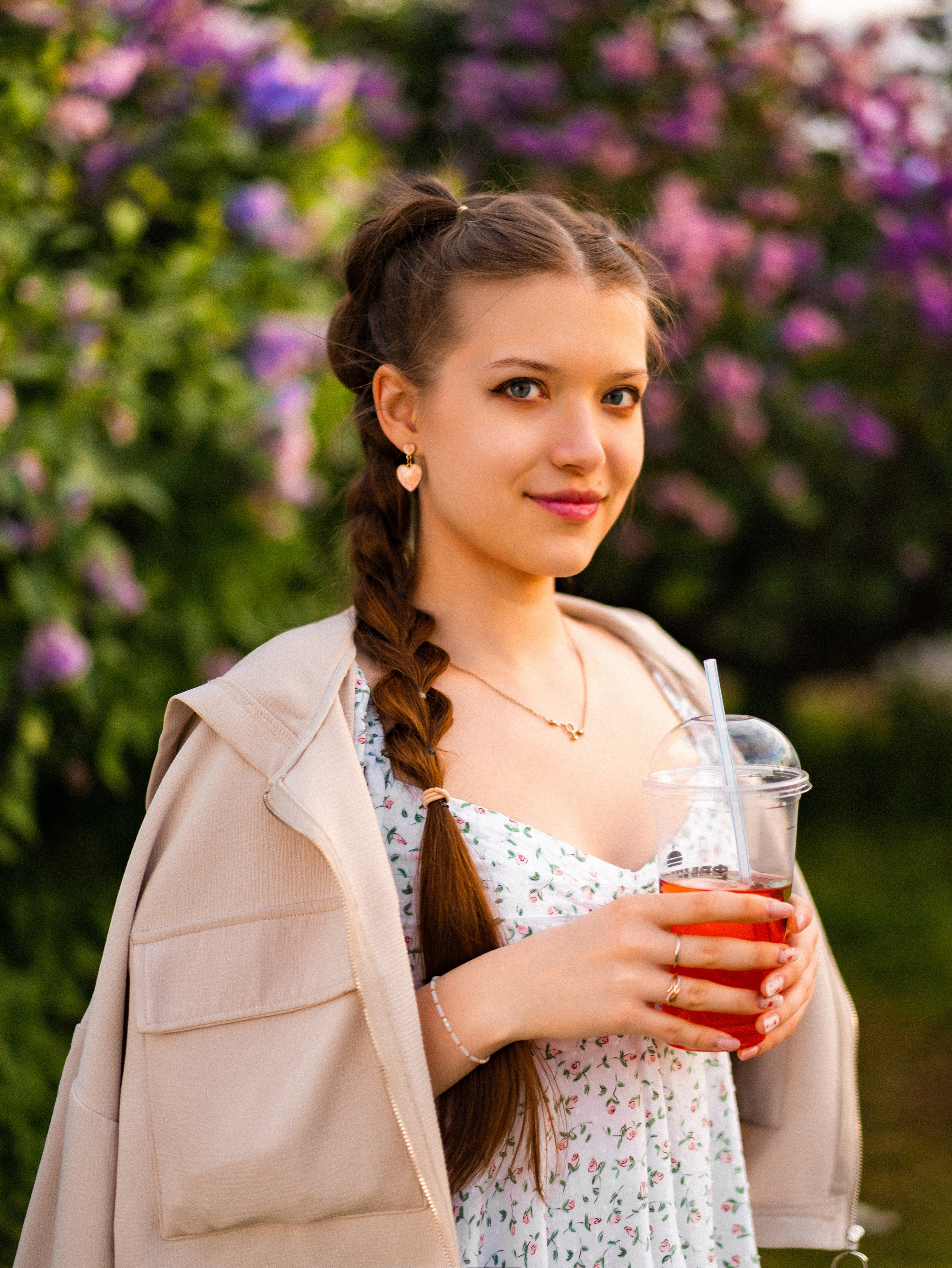 Ольга — фотосессия в сиреневом саду. Фотограф Москва