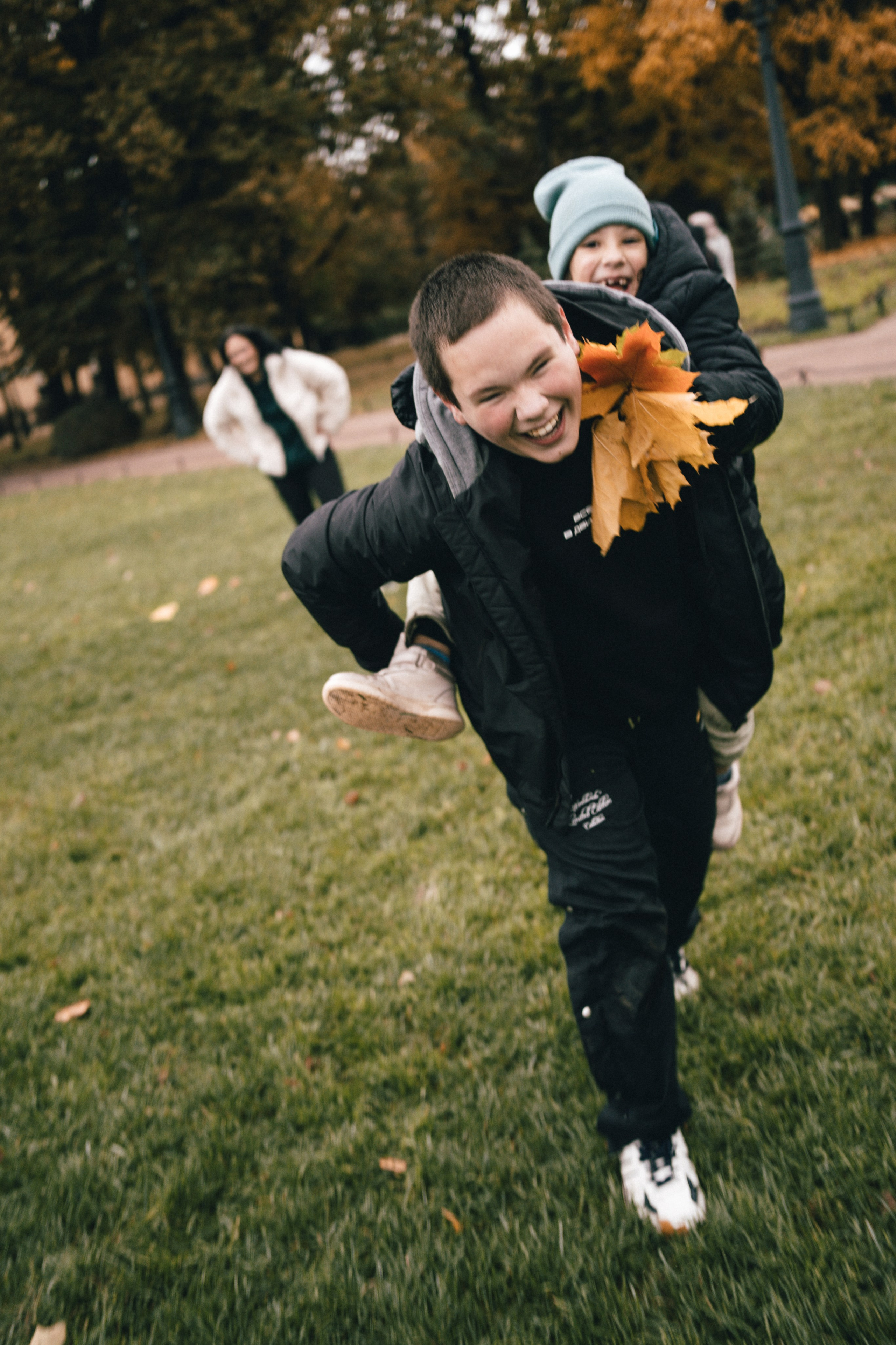 Мама, сын и дочка. Репортажный фотограф в Санкт-Петербурге. Фотограф на мероприятие в СПБ