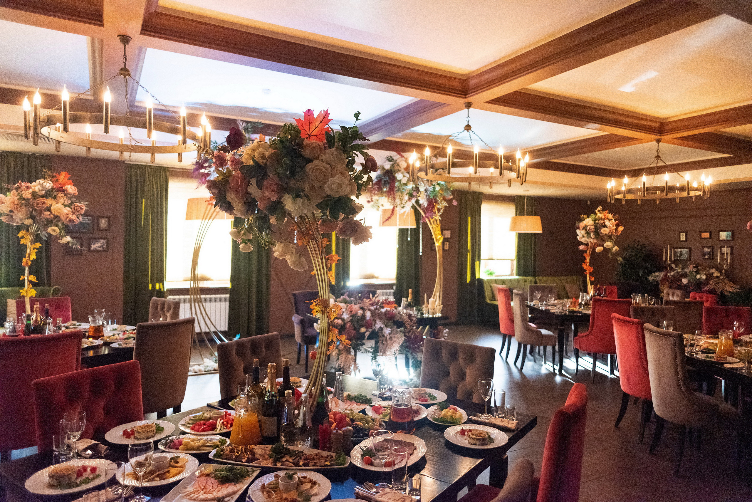 Оформление свадебного зала