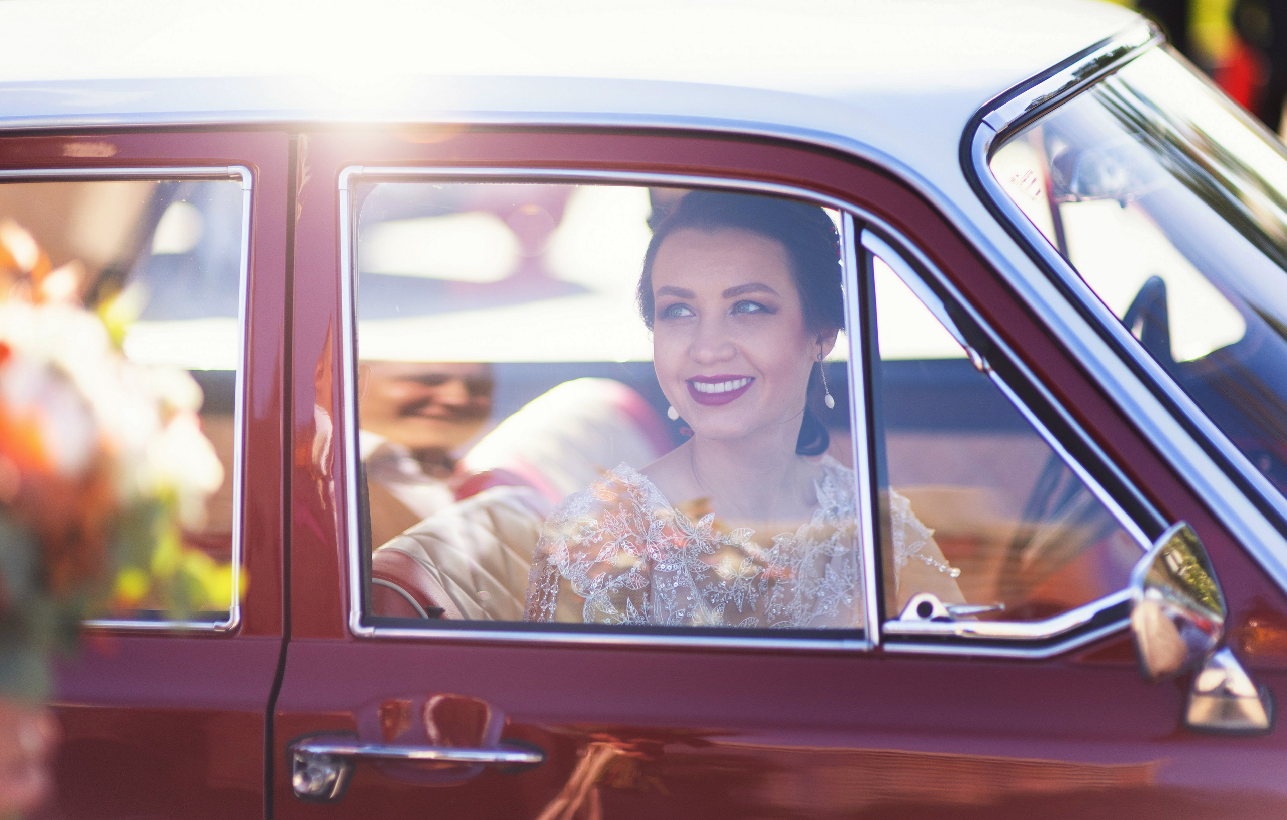 Невеста в автомобиле