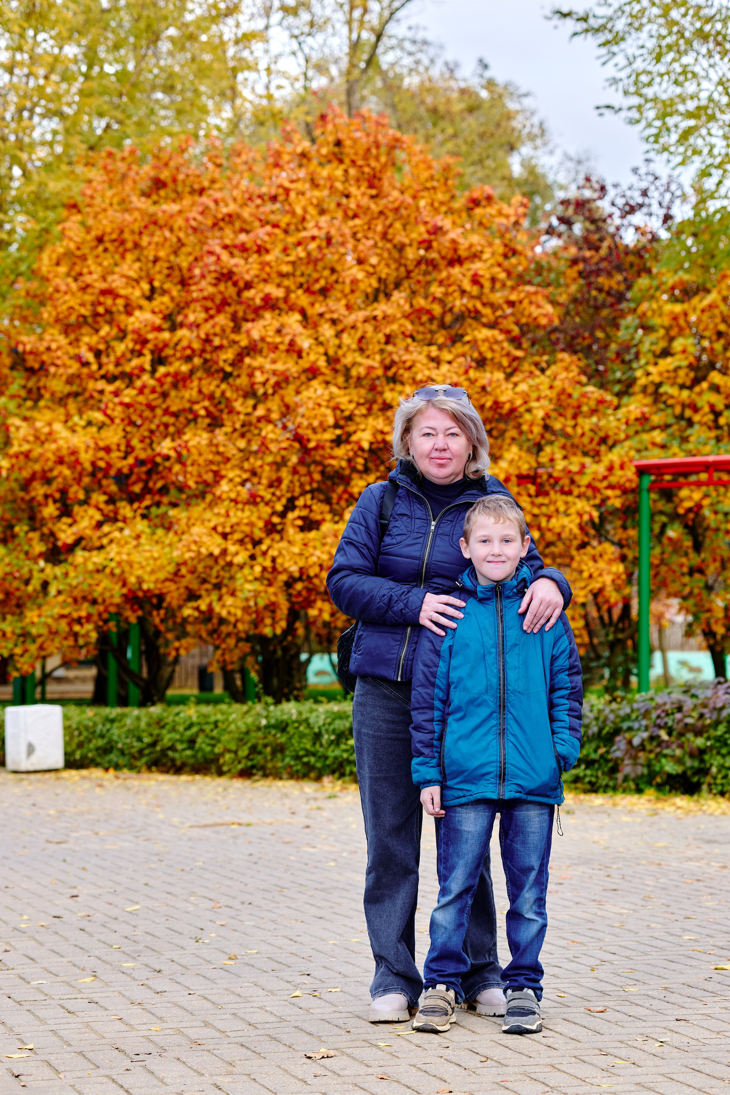Прогулка в парке классом. Фотограф Выпускные альбомы Таганрог Сергей Коробченко