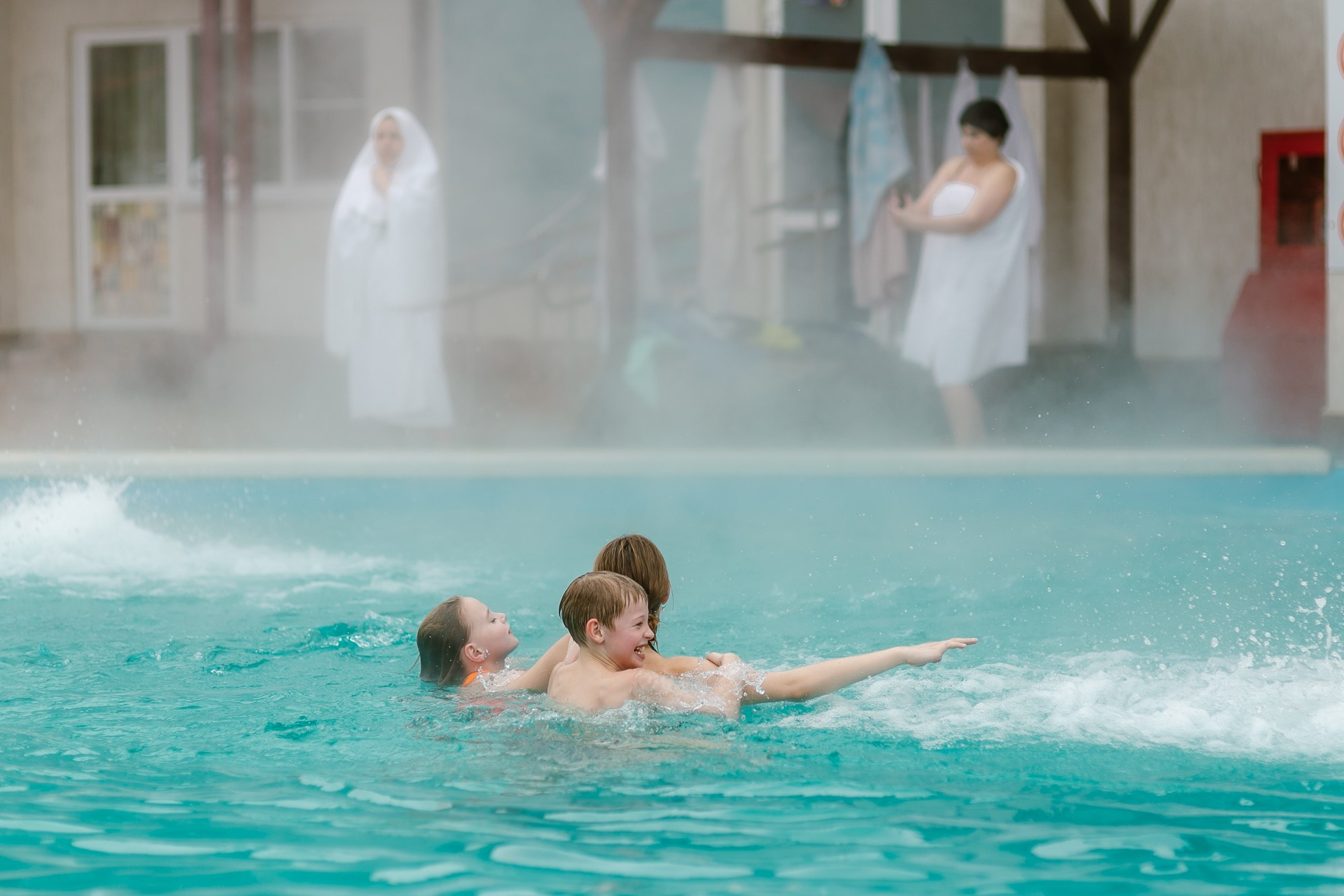 Фотографии территории термального источника март 2024 год