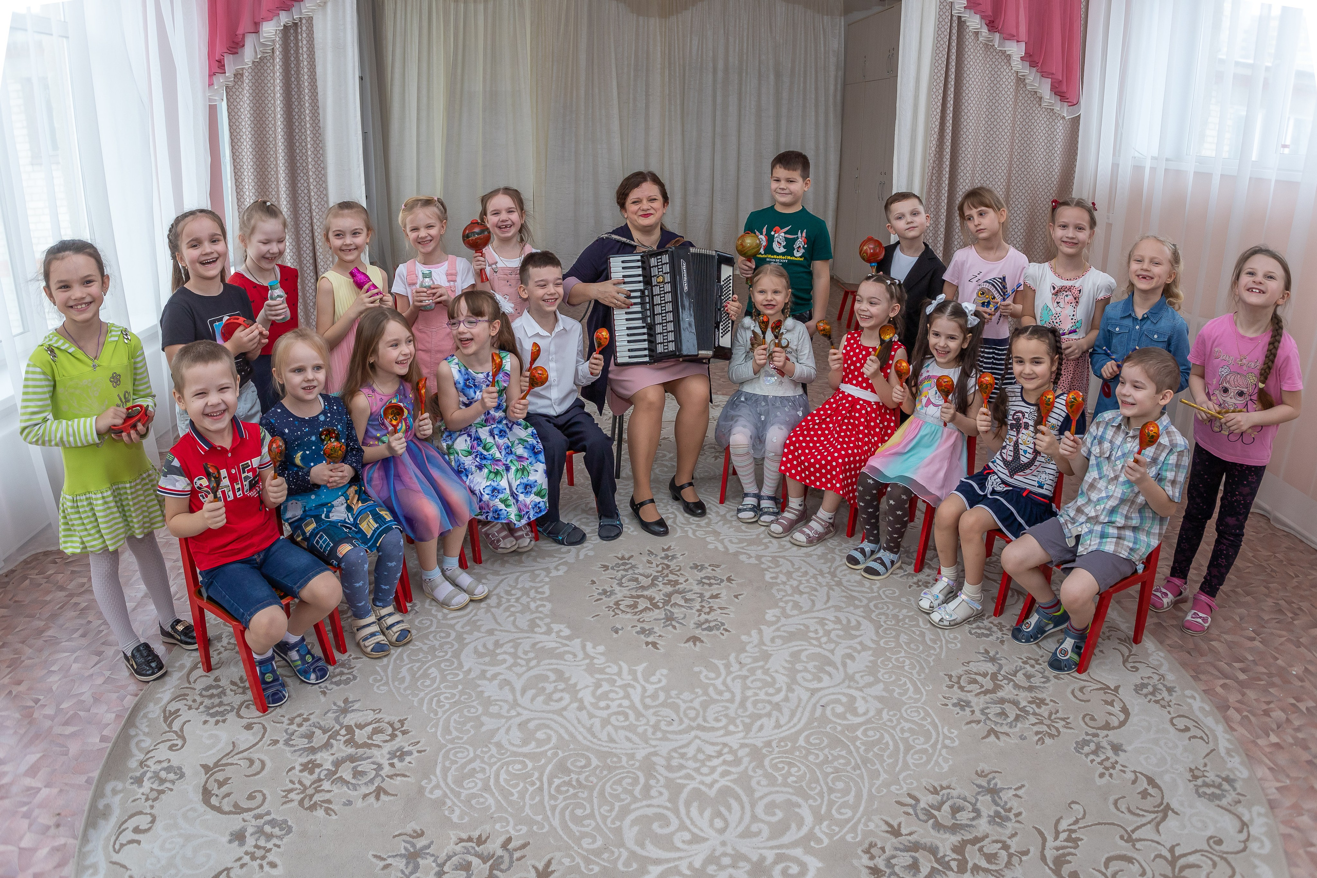 Сюжетные фотографии. Выпускные альбомы и фильмы