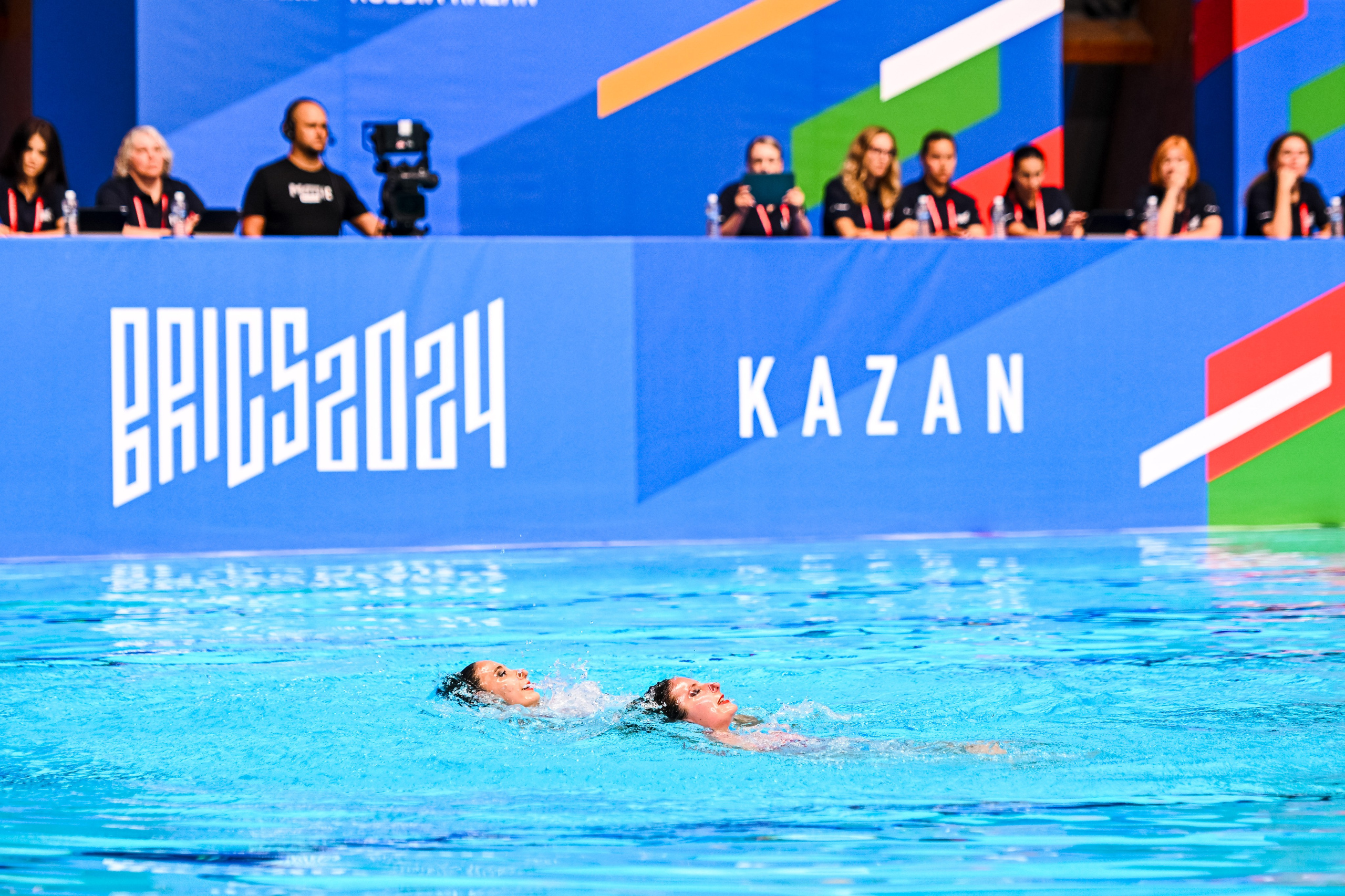 Синхронное плавание «Спортивные игры стран БРИКС». Спортивный и репортажный фотограф в Казани Вячеслав Сатонин