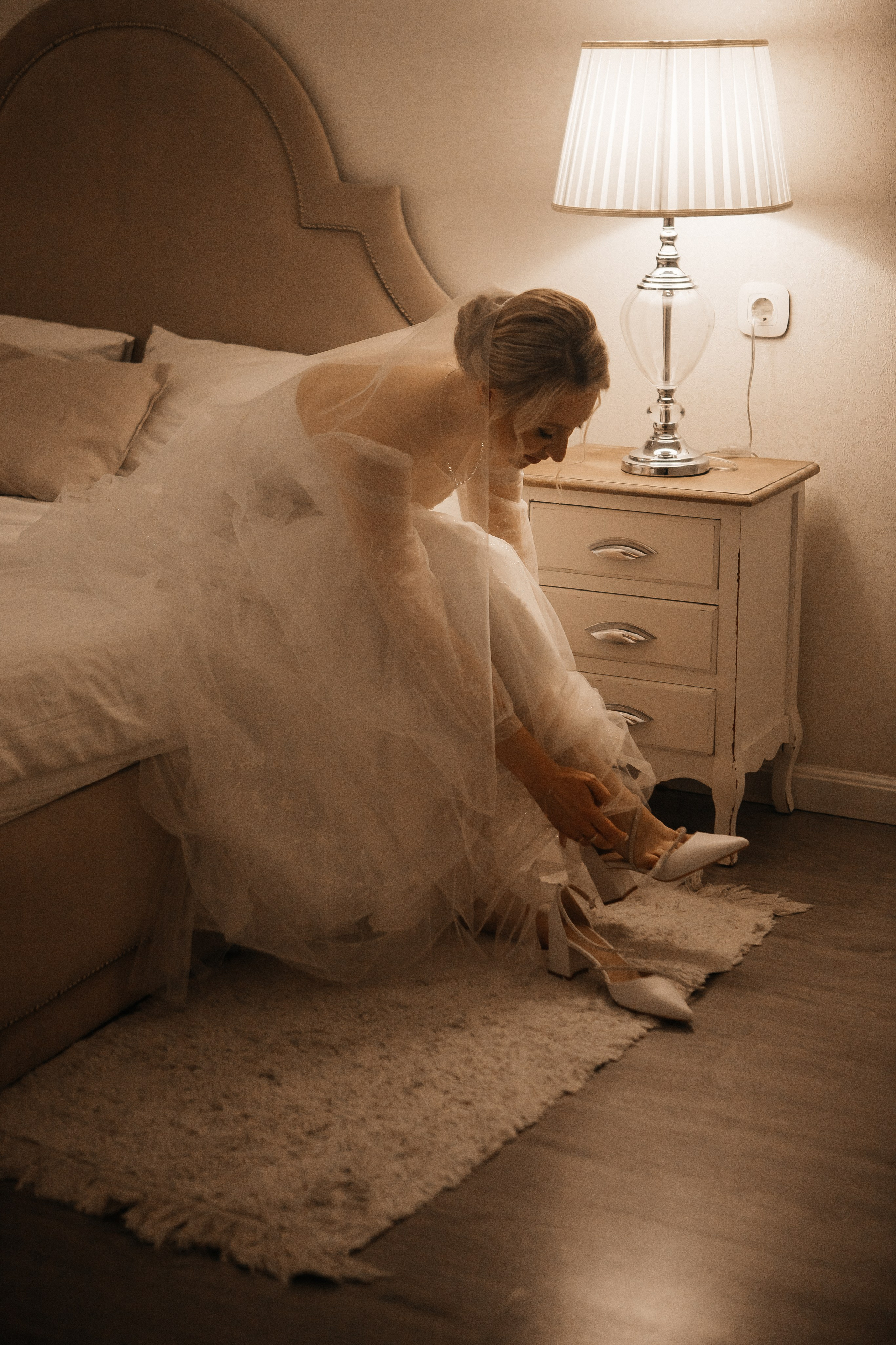 Евгения и Николай утренние сборы. Свадебный фотограф Виктория Чуйко Магнитогорск. Визуал для бизнеса